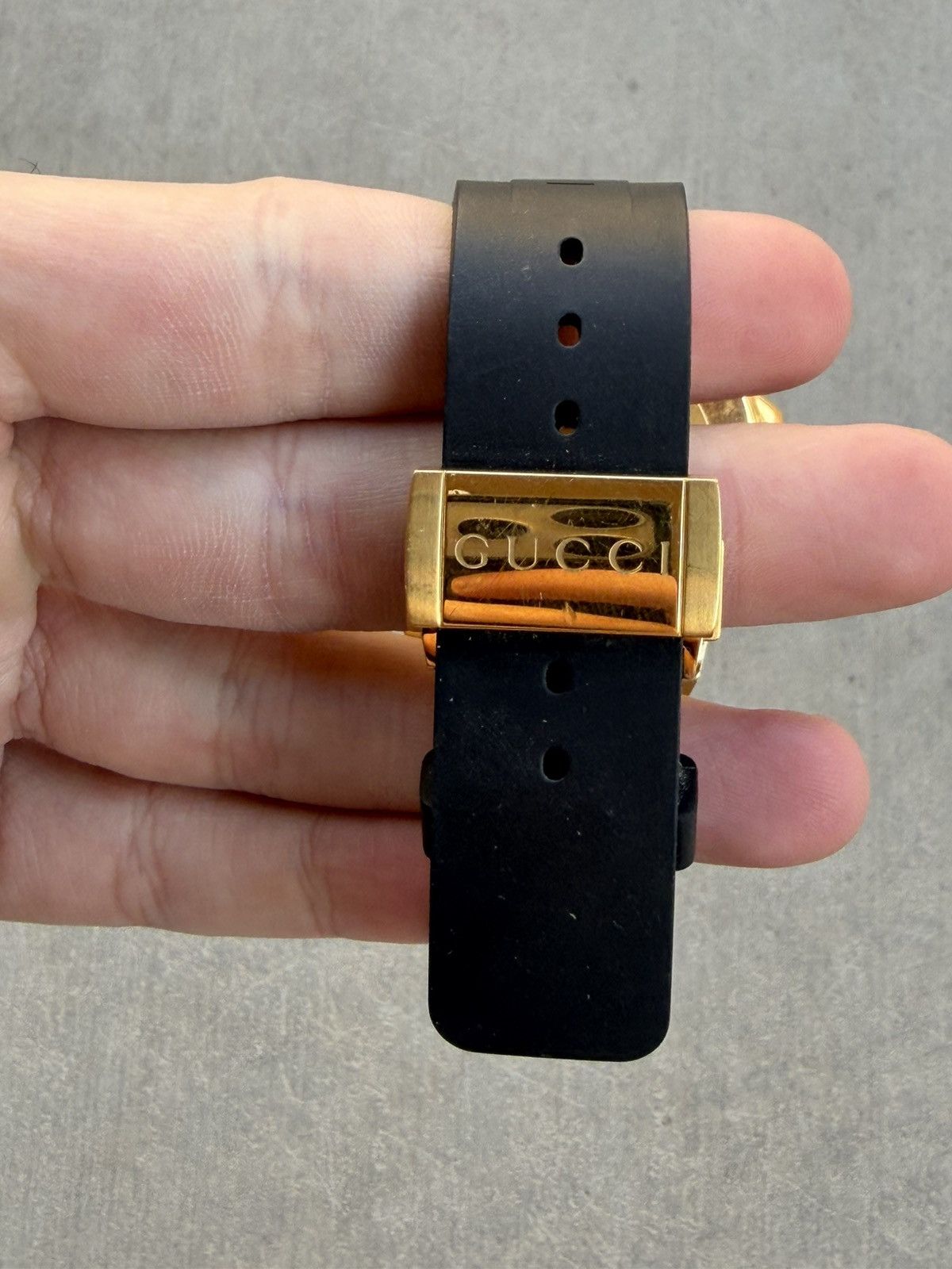 Gucci Gucci Dive Watch 559817 – Gold / Black (Rubber Strap) Size ONE SIZE - 7 Thumbnail