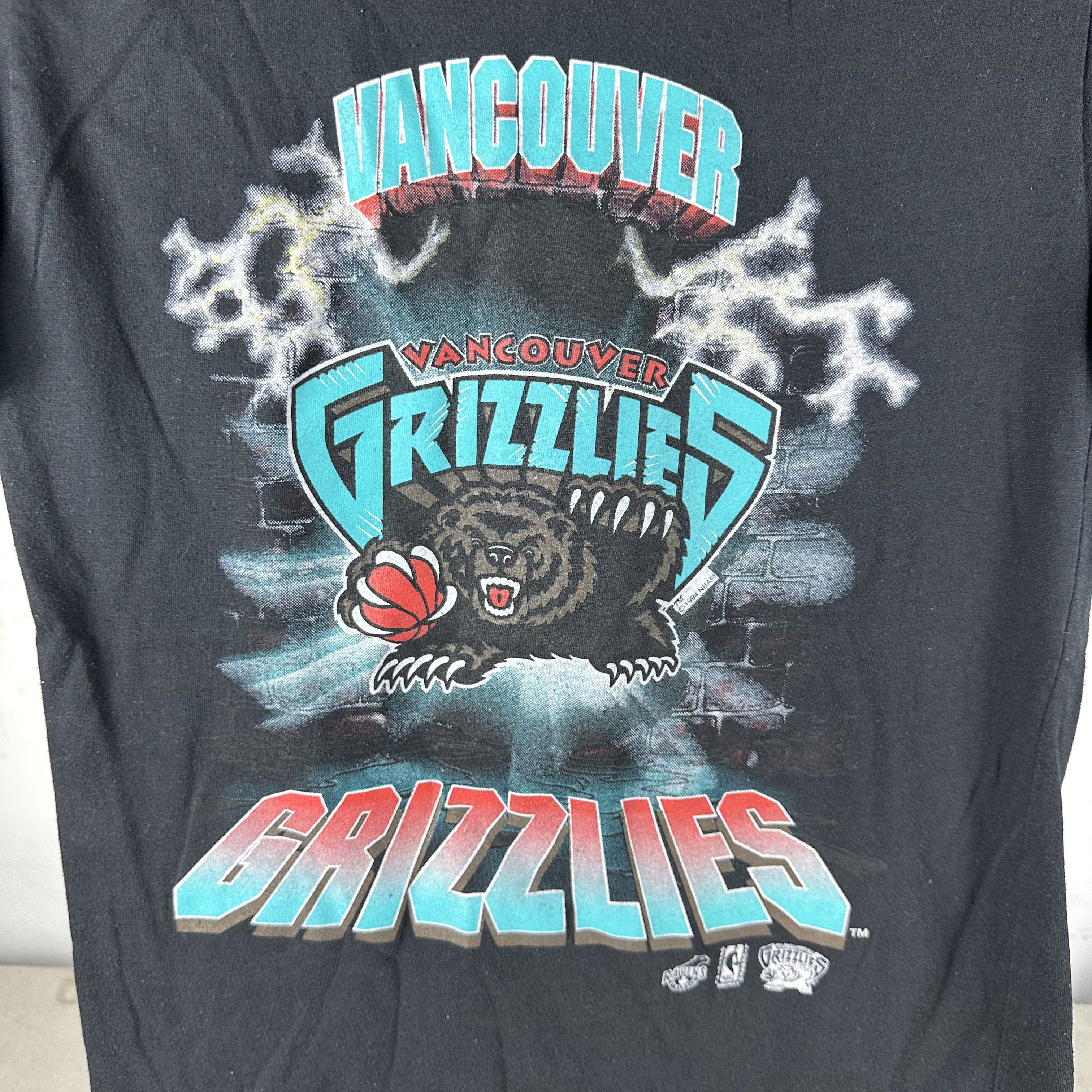Vintage ​​​​Vintage 90s Vancouver Grizzlies NBA Lightning T-shirt Size US XS / EU 42 / 0 - 2 Thumbnail