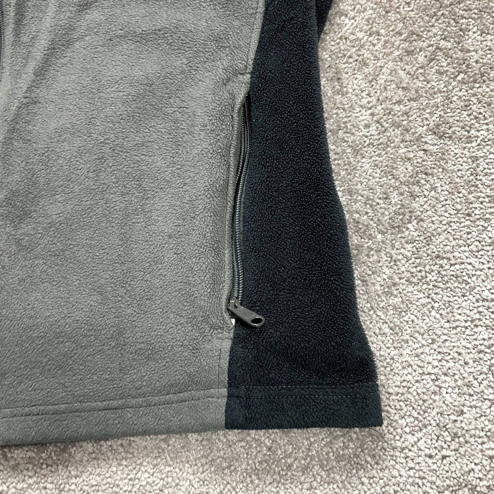 Vintage Columbia Vest Mens Large Gray Full Zip Stand-Up Collar Fleece Steens Mountain Outdoor Classic Sports VINTAGE? No (not vintage) Size US L / EU 52-54 / 3 - 3 Thumbnail