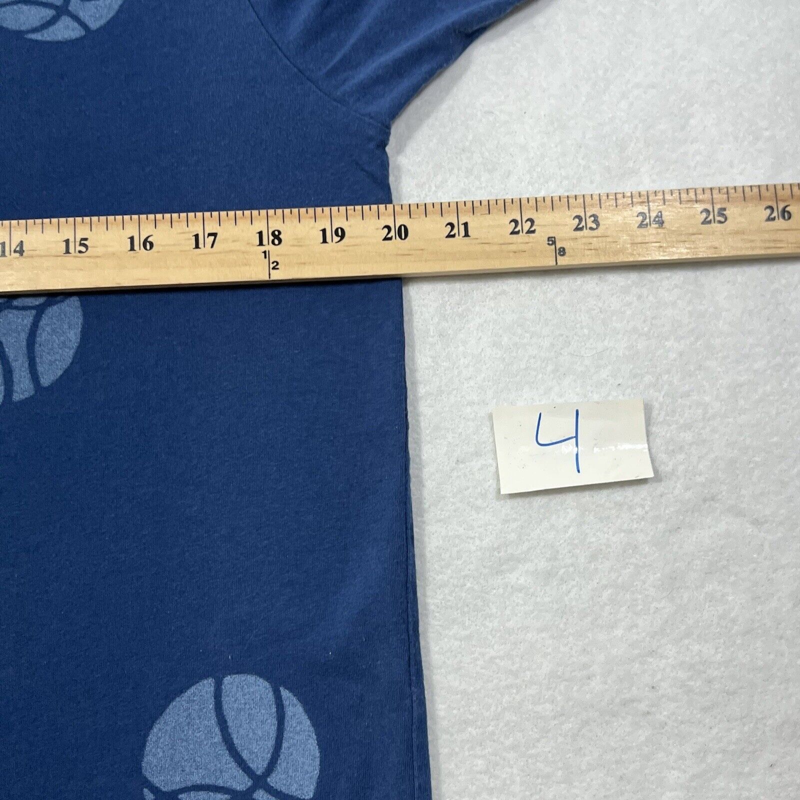 Uniqlo Disney Uniqlo Mickey Mouse Graphic Tee Short Sleeve T Shirt Size US M / EU 48-50 / 2 - 7 Thumbnail