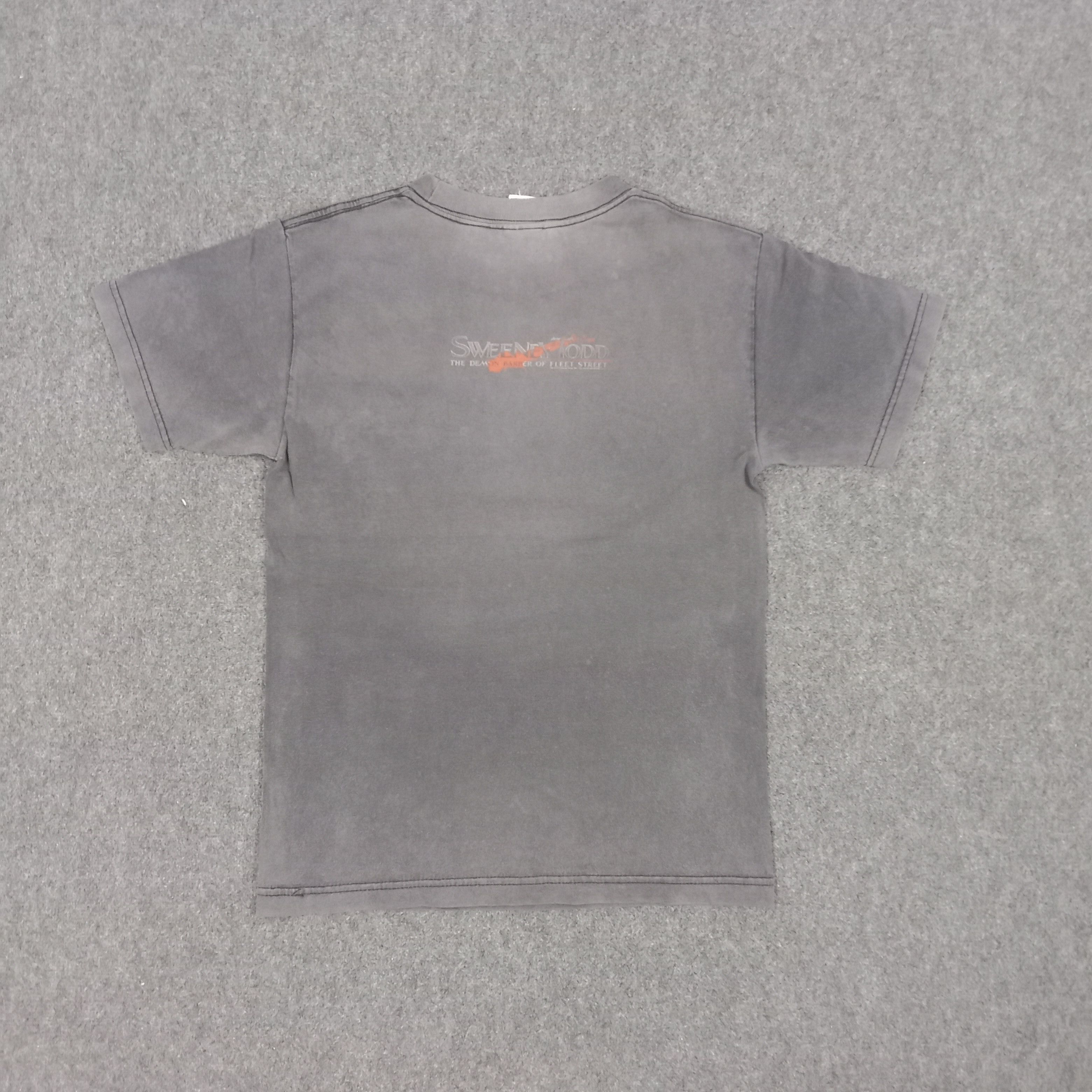Vintage Sweeney Todd Driven By Revenge Horror Movie Tshirt Size US S / EU 44-46 / 1 - 6 Thumbnail