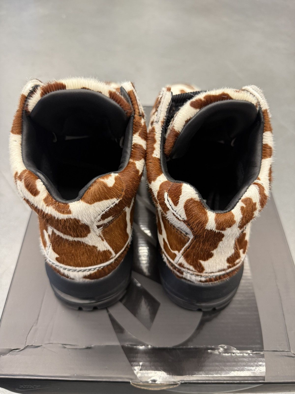 Nike 2025 Nike Air Max Goadome Sail Cacao Wow Cow Print Pony Hair Size US 8 / EU 41 - 5 Thumbnail
