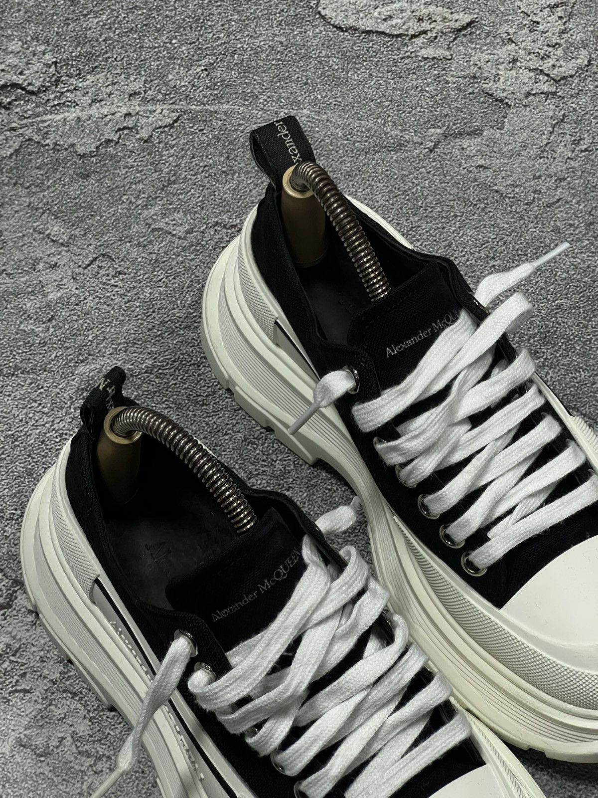 Alexander McQueen × Designer ALEXANDER MCQUEEN Tread Slick Lace Up Sneakers Size 38 Size US 8 / IT 38 - 7 Thumbnail