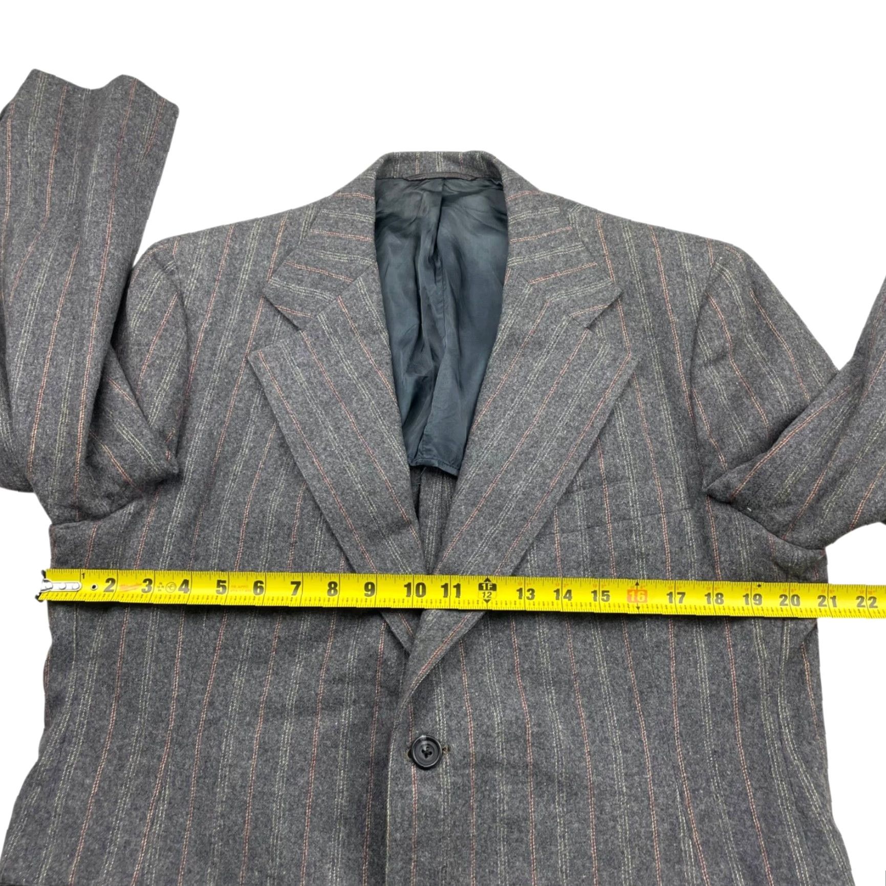 Saks Fifth Avenue VINTAGE Saks Fifth Avenue Men’s Blazer Gray Stripe 2-Button Wool 40R Shirt? Size 40R - 6 Thumbnail