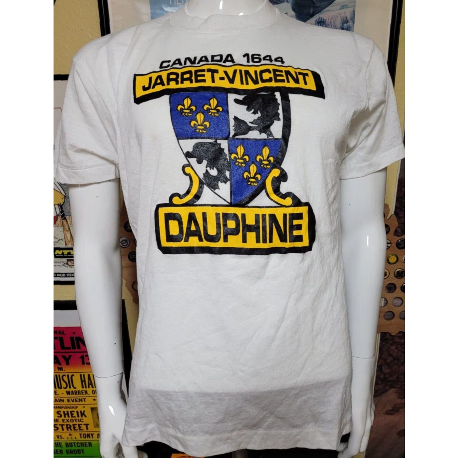 Vintage VTG Jarret Vincent Dauphine Family Crest Coat of Arms T Shirt Large Canada SS Size US L / EU 52-54 / 3 - 2 Thumbnail