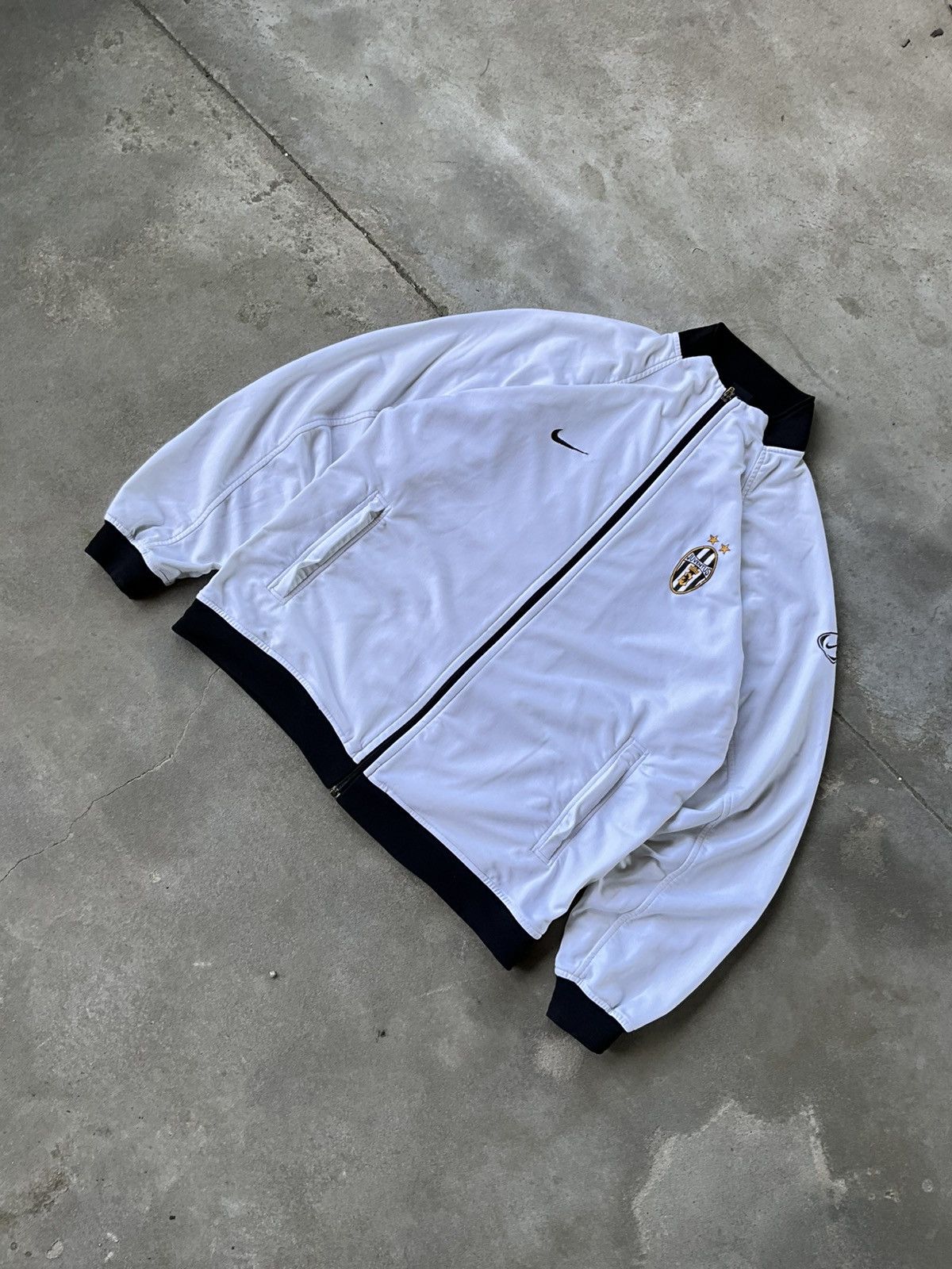 Nike Nike Juventus Vintage Track Jacket 2003/04 Blockcore Size US XL / EU 56 / 4 - 1 Thumbnail