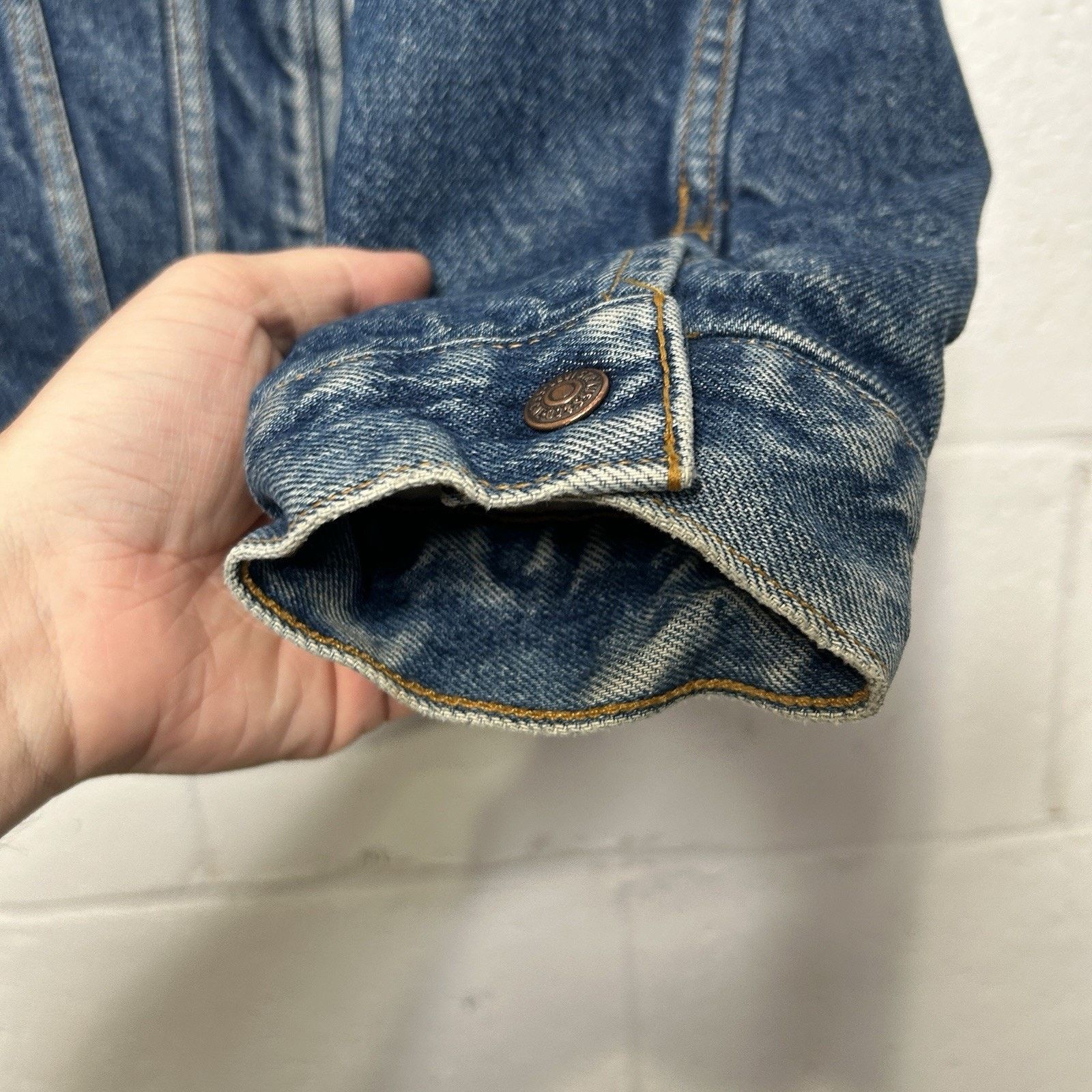 Levi's Vintage Levi's Sherpa-Lined Denim Trucker Jacket “Dark Wash” Size US M / EU 48-50 / 2 - 4 Thumbnail