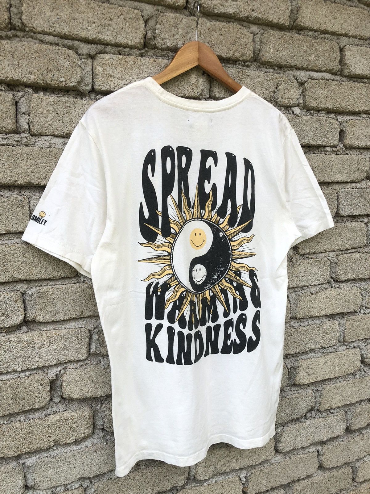 Japanese Brand RARE RSQ x Smiley Spread Warmth Backhit Tee Size US L / EU 52-54 / 3 - 3 Thumbnail