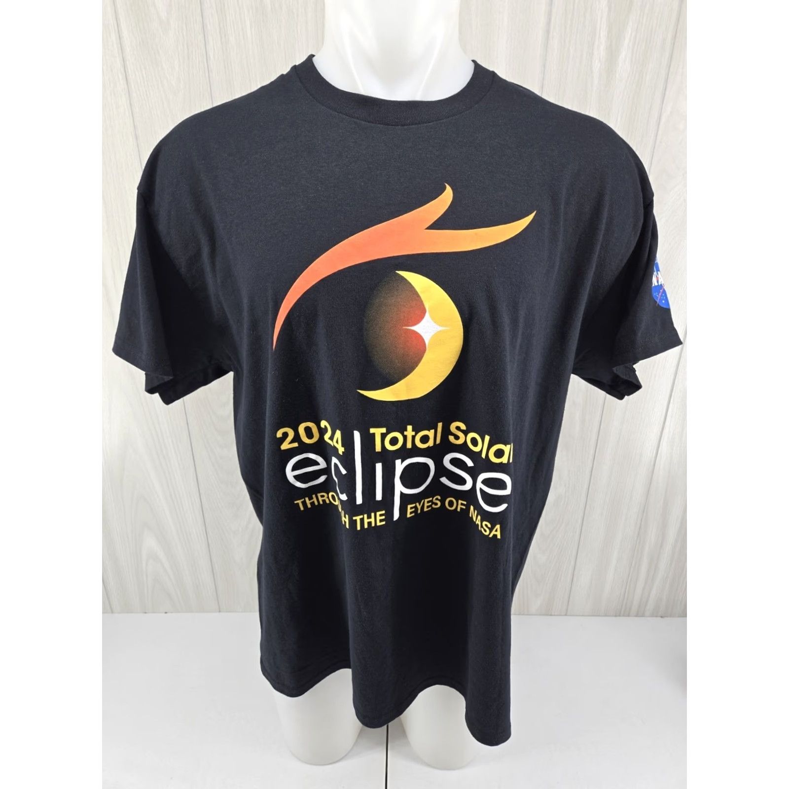 Gildan NASA 2024 Total Solar Eclipse Totality 04.08.24 T-Shirt L Black Cotton Jersey NASA Logo Graphic Print Regular Men Short Sleeve Round Neck Size US L / EU 52-54 / 3 - 2 Thumbnail