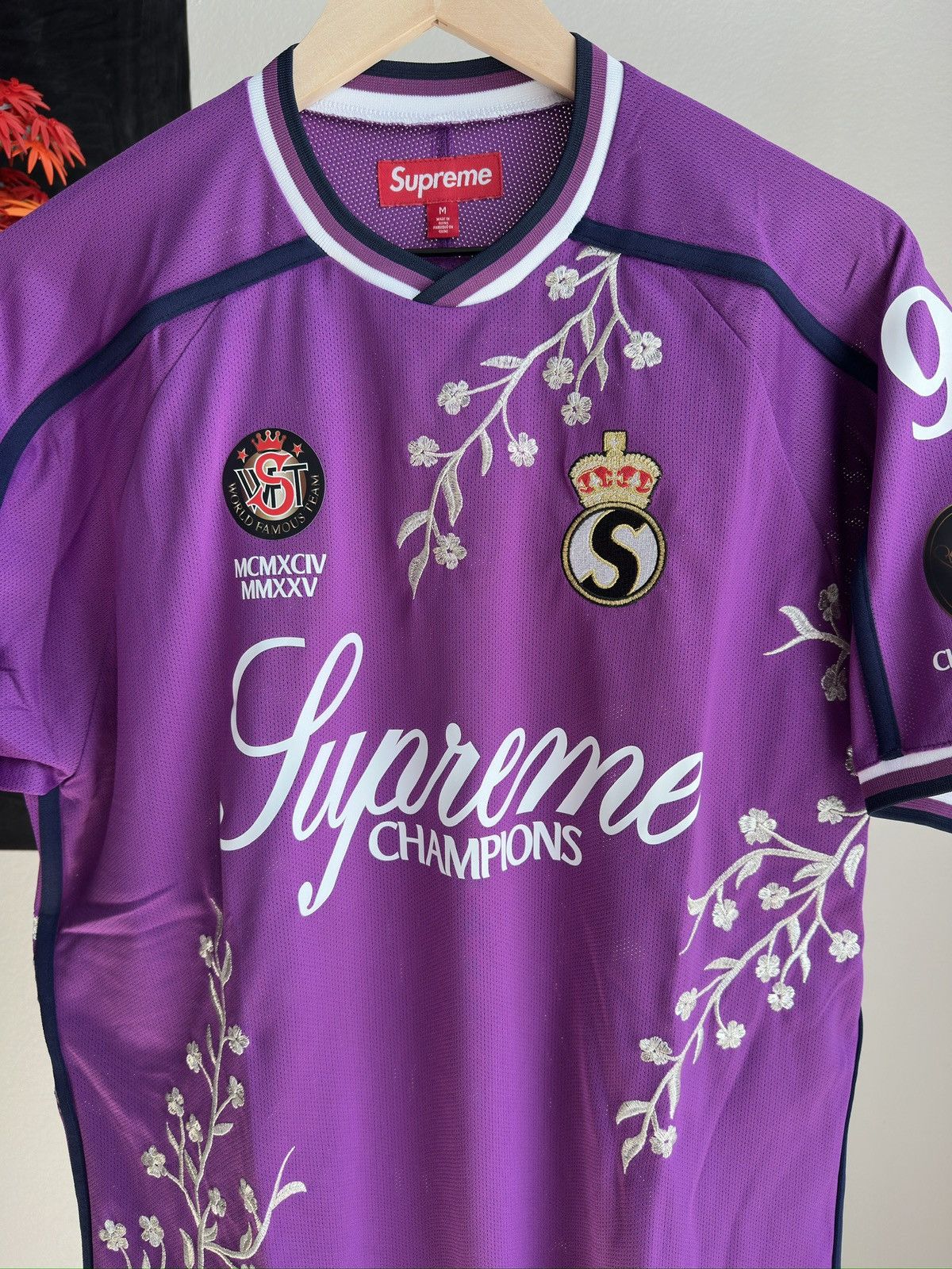 Supreme Floral Embroidered Soccer Jersey Purple Size US M / EU 48-50 / 2 - 3 Thumbnail