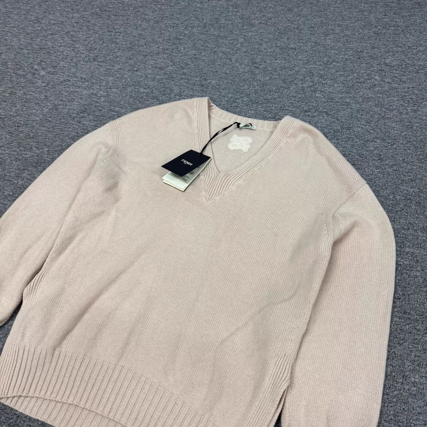 Fendi Fendi cream V-neck double F jacquard knit 36 new with tags Size XS / US 0-2 / IT 36-38 - 4 Thumbnail