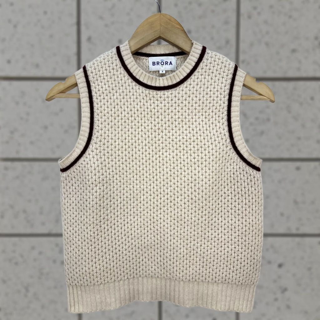 Vintage Brora Wool Sleeveless Knitted Vest Tank Top Cream Burgundy Size 8 XS/S Women's Vest Knit Crew Neck Professional Business Casual Formal Travel Size M / US 6-8 / IT 42-44 - 1 Thumbnail