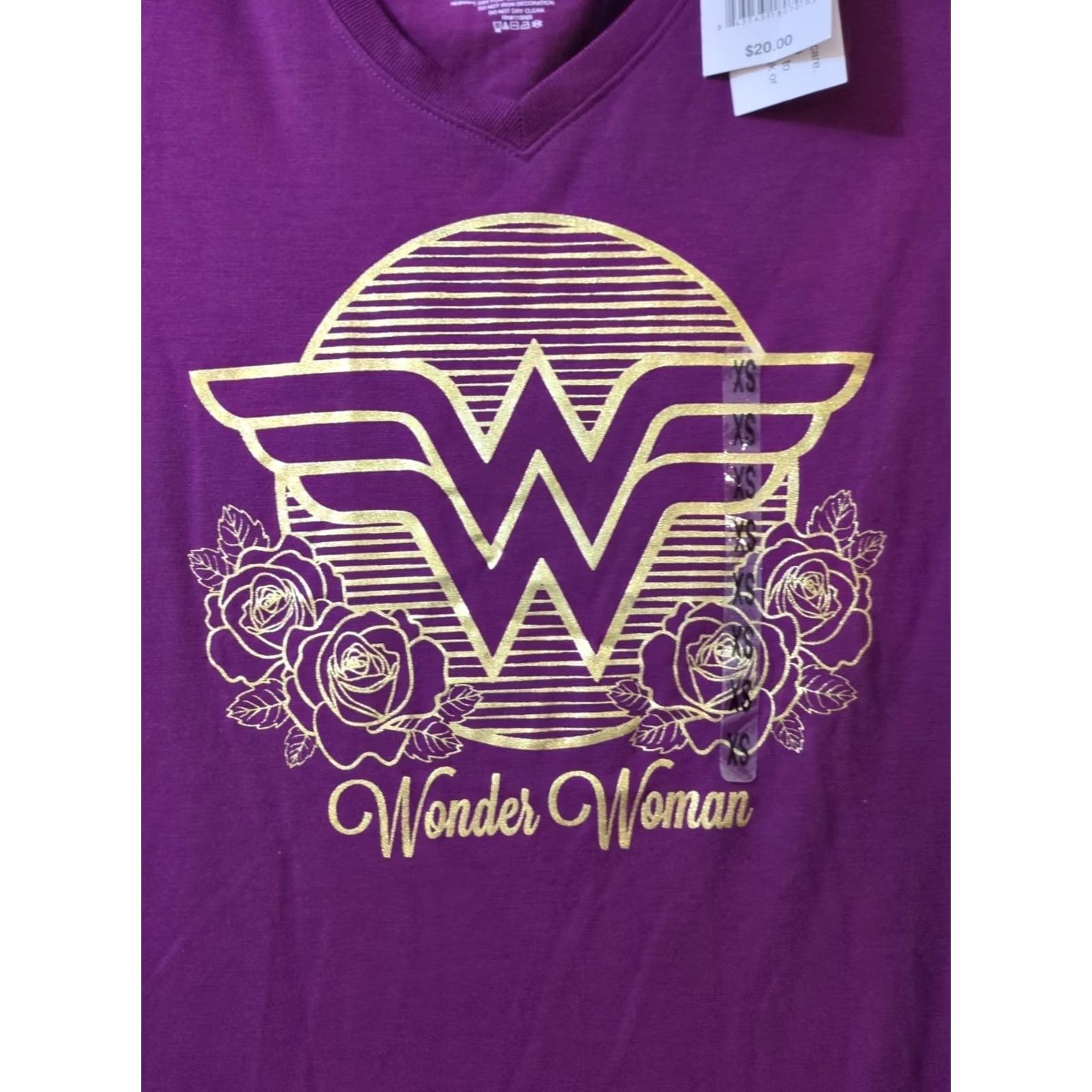 DC Comics VINTAGE DC Comics WONDER WOMAN T-Shirt Officially Licensed NWT XS maroon Short Sleeve Graphic Tee Juniors Teens Women's Mens Size XS / US 0-2 / IT 36-38 - 2 Thumbnail