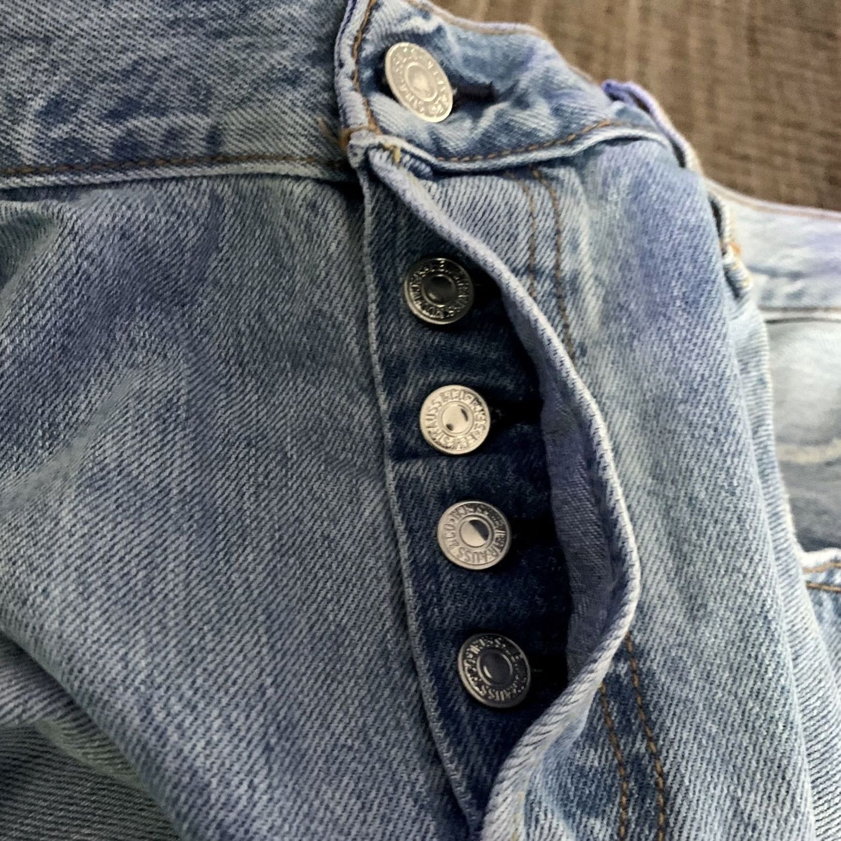 Levi's VINTAGE Levi's 501 Jeans Mens Regular Blue Distressed Button Fly Tapered Denim 36x29 Jeans Size US 32 / EU 48 - 4 Thumbnail