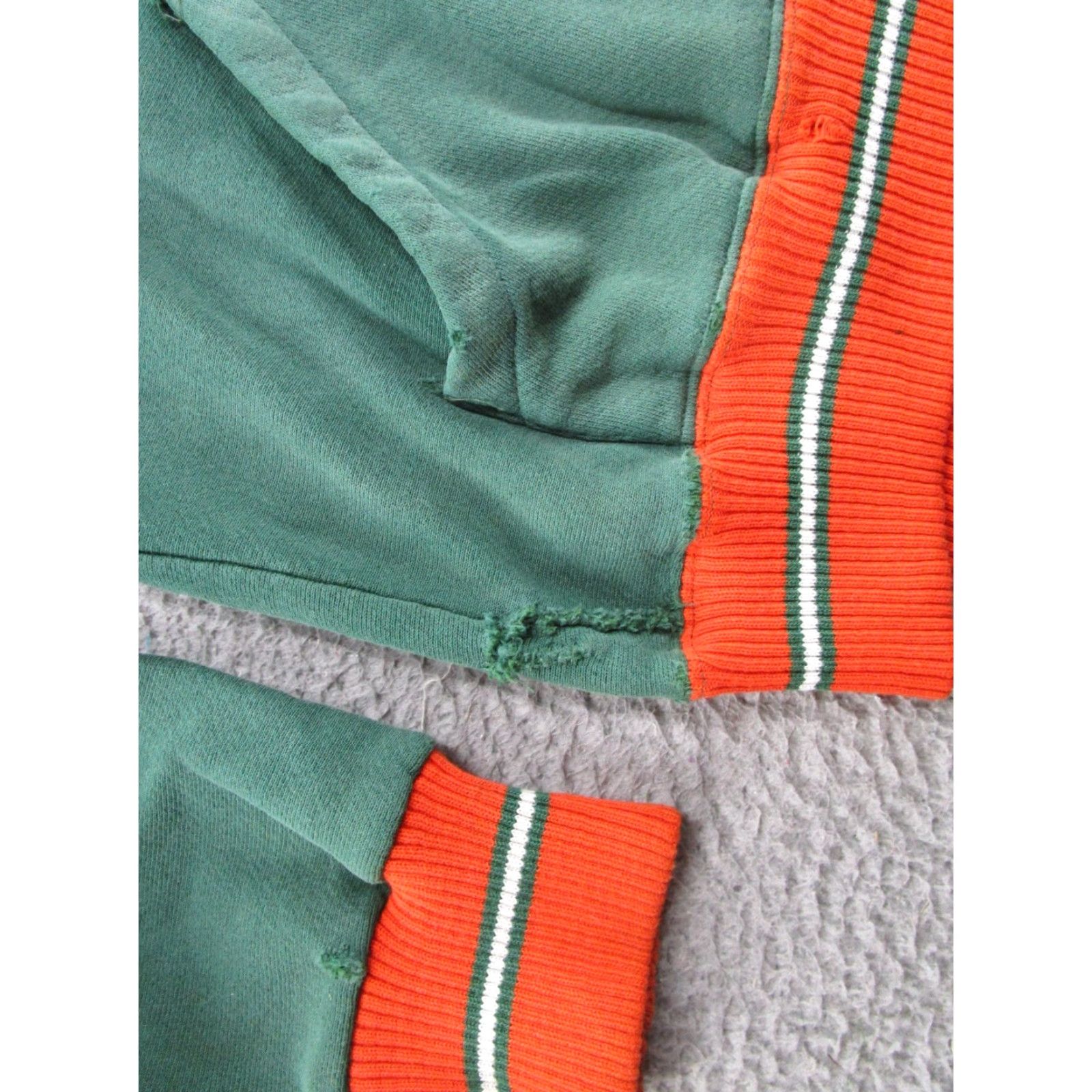 Vintage VINTAGE 90s The Game Miami Hurricanes Hoodie Sweatshirt Embroidered Size L Green Mens Pullover Hooded Long Sleeve Beaded Pattern: Solid 90s Theme Size US L / EU 52-54 / 3 - 5 Thumbnail