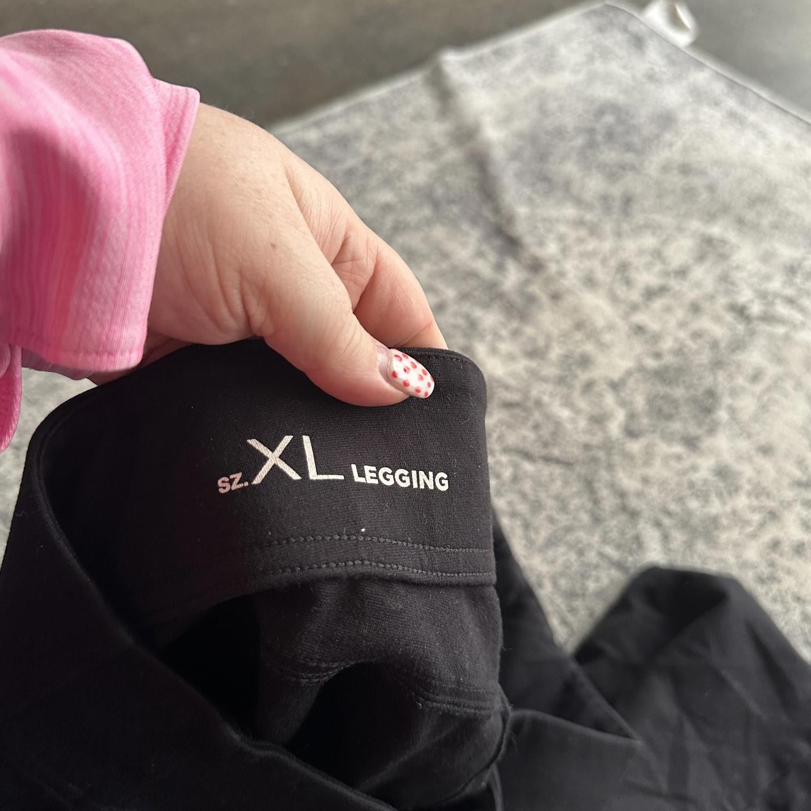 Designer Loft Comfortable XL Black Leggings for Everyday Wear Size 40" / US 18 - 2 Thumbnail