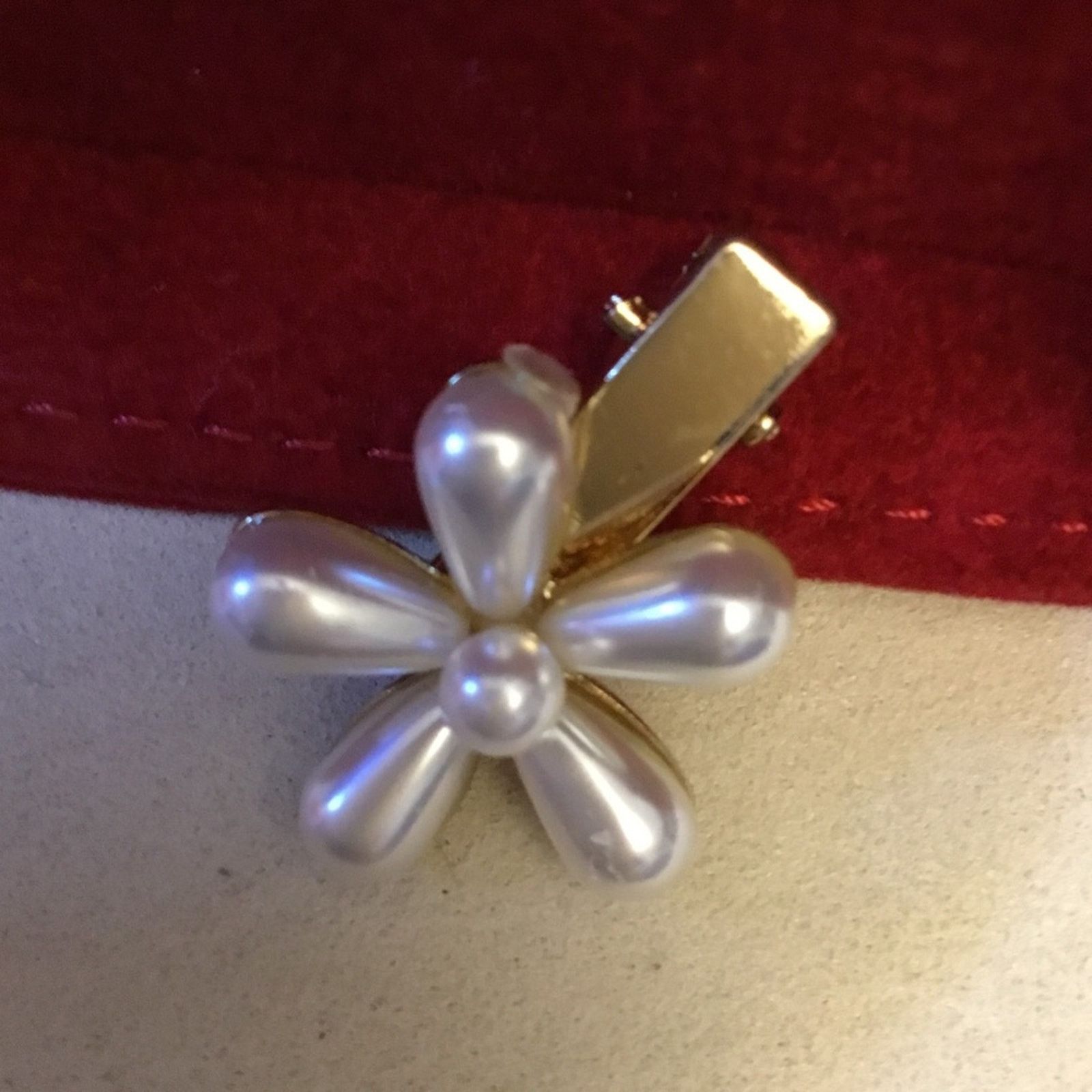 Other Elegant Pearl Flower Gold Hair Clip – Small Alligator Design Size ONE SIZE - 3 Thumbnail