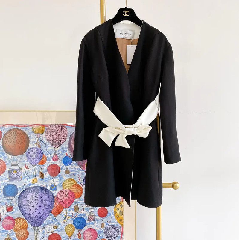 Valentino Valentino Black Wool Coat with Bow Detail 0089 Size L / US 10 / IT 46 - 1 Thumbnail