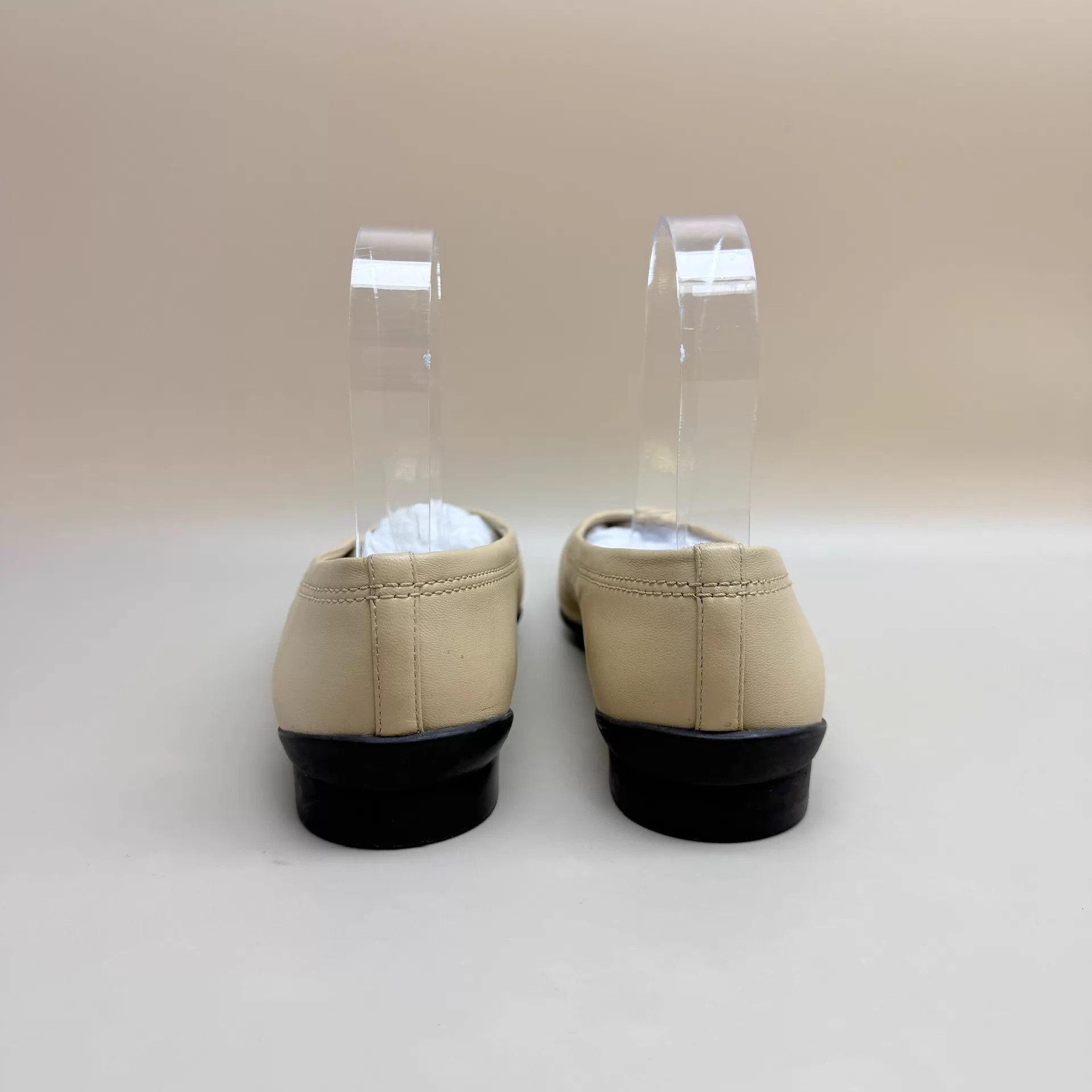 Chanel CHANEL CC Milk Tea Low Heel Pumps 39EU Mint Size US 8.5 / IT 38.5 - 3 Thumbnail