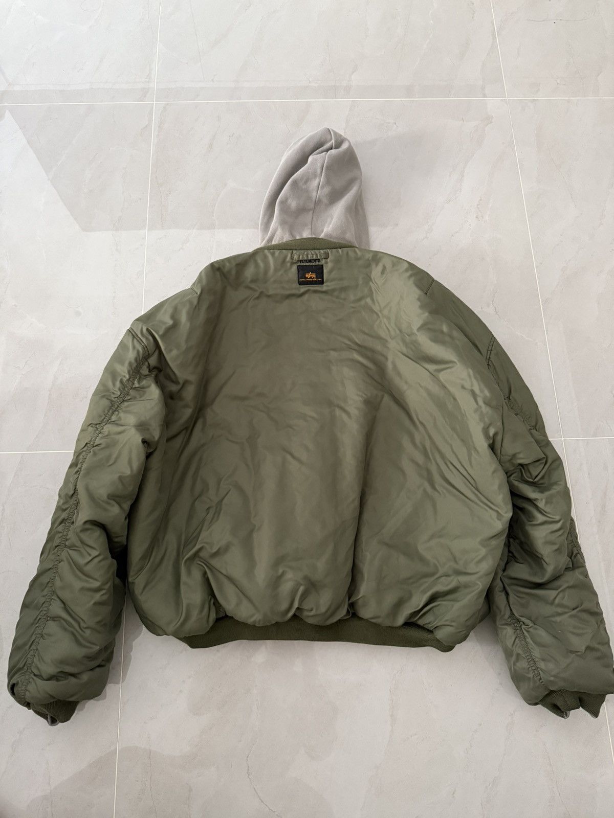 Vetements Vetements AW17 Reversibel Grey/ Green oversized Bomber Size US S / EU 44-46 / 1 - 7 Thumbnail