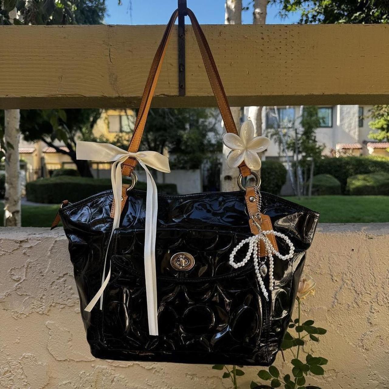 極美品✨Y2K Coach Shoulder Bag Leather Black Coach y2k black patent leather mini shoulder bag | Depop