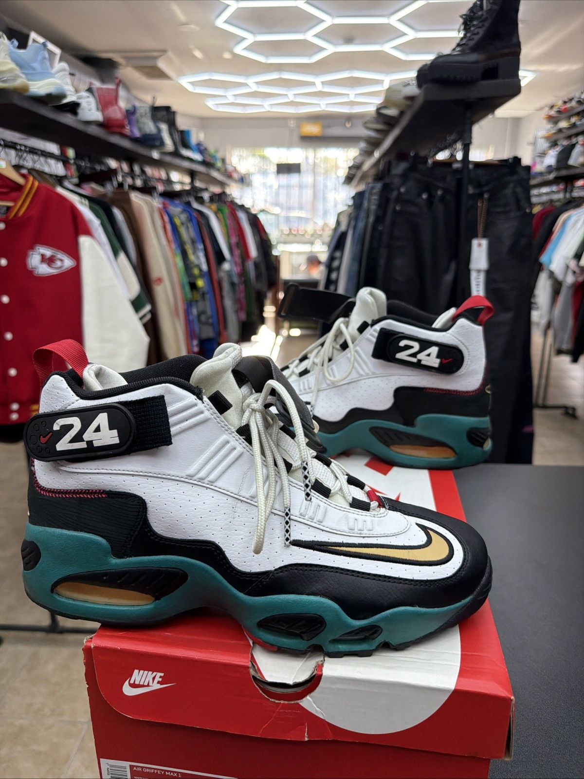 Nike Nike Air Griffey Max 1 Sweetest Swing Mens Size 10 Size US 10 / EU 43 - 3 Thumbnail