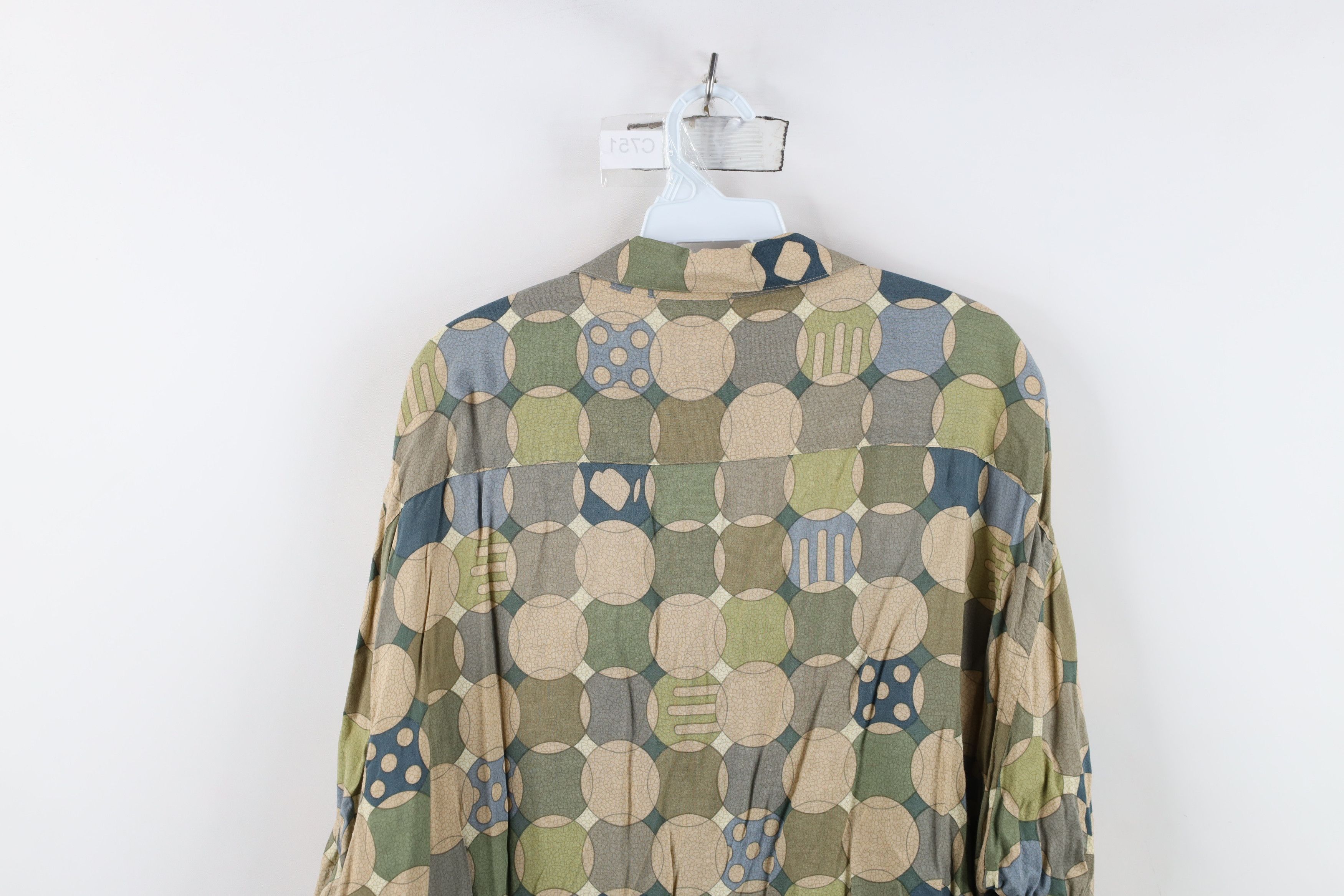 Vintage Vintage 90s Streetwear Rayon Geometric Collared Button Shirt Size US XL / EU 56 / 4 - 9 Thumbnail