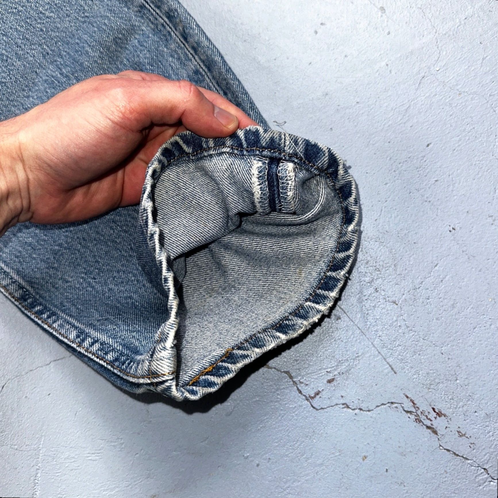 Levi's VINTAGE Levi's 501 Jeans 34x30 Light Blue Wash USA 90s Straight Relacing Classic Fit Men/Adult Denim 30 Inseam Blue Size US 34 / EU 50 - 4 Thumbnail