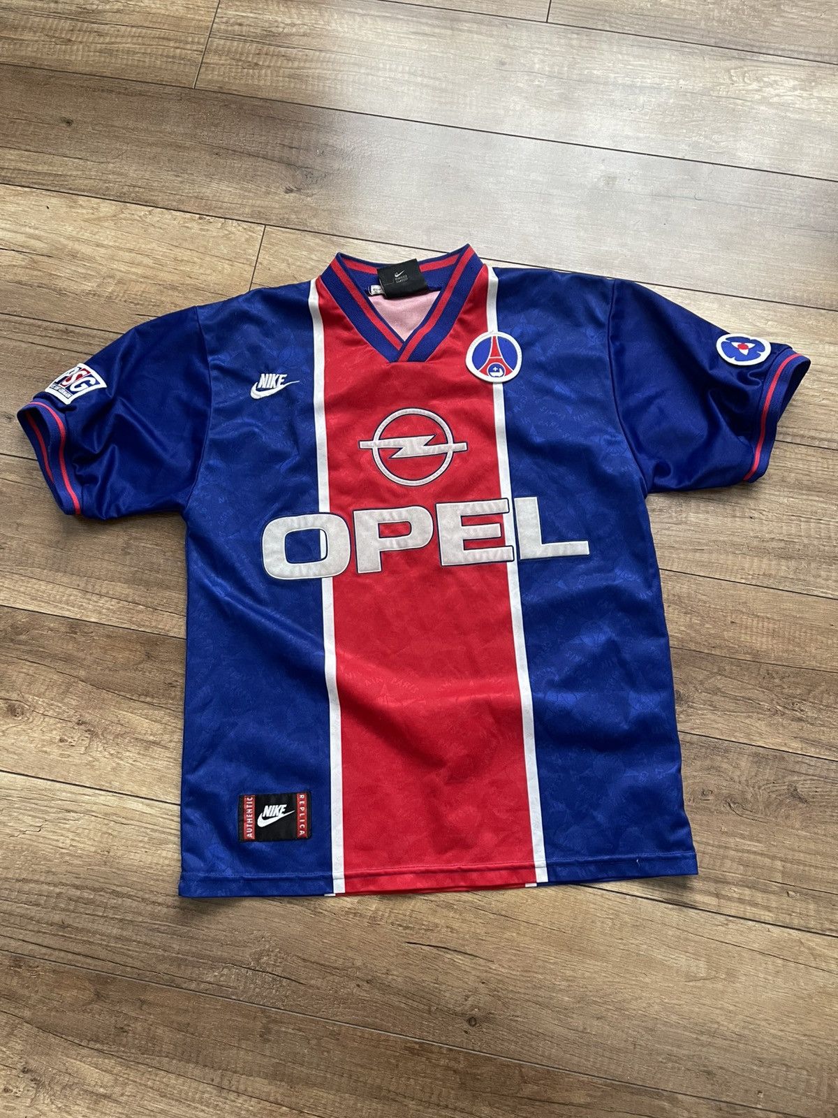 Nike 1995/1996 Nike Paris Saint Germain PSG Vintage Soccer Shirt Size US S / EU 44-46 / 1 - 2 Thumbnail