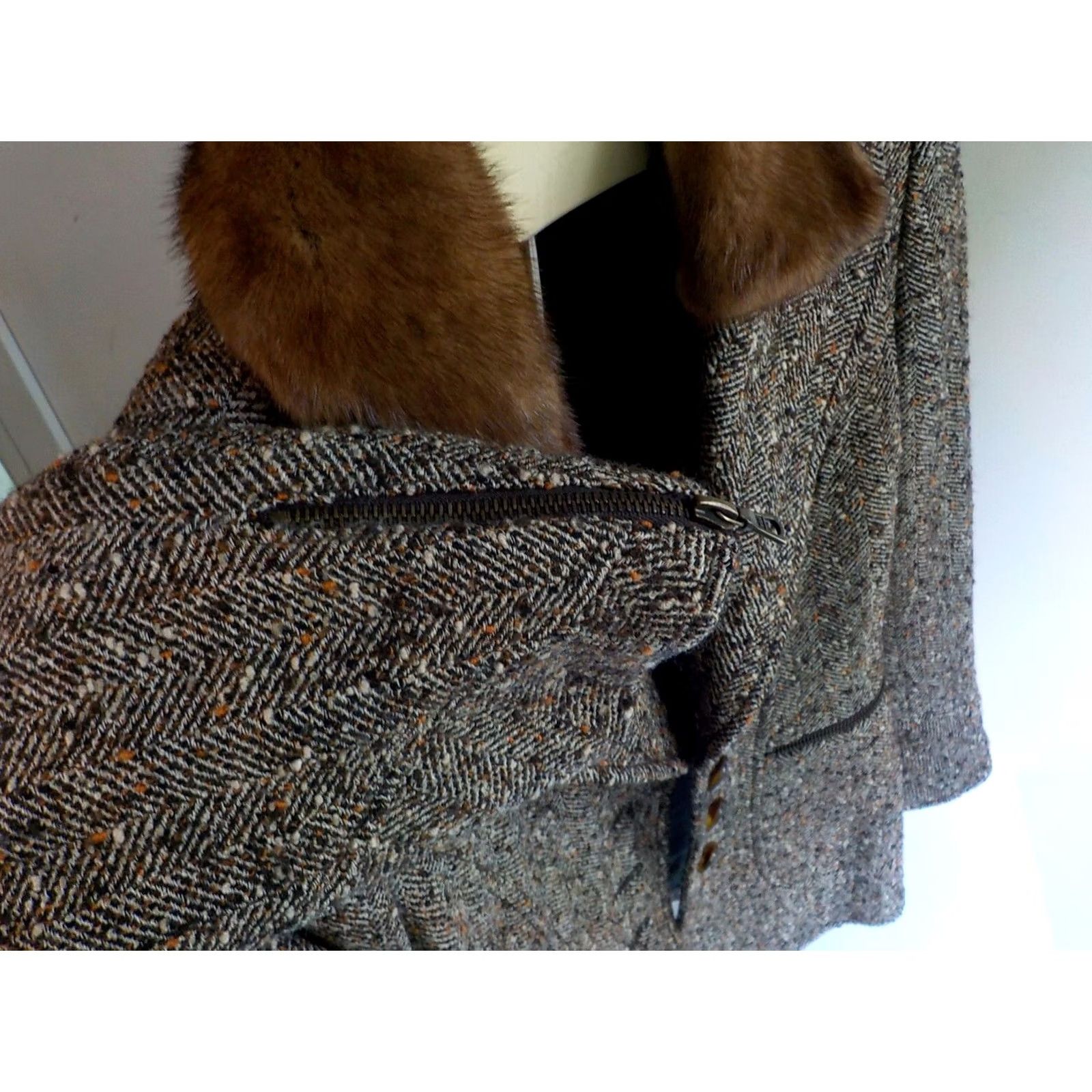 Vintage VINTAGE Carlisle Blazer Skirt Set Wool Blend-Removable Fur Collar Brown Size 0 2 Women’s 2 Piece Women Brown Skirt Suit Mens? No Size 25" / US 0 / IT 36 - 4 Thumbnail