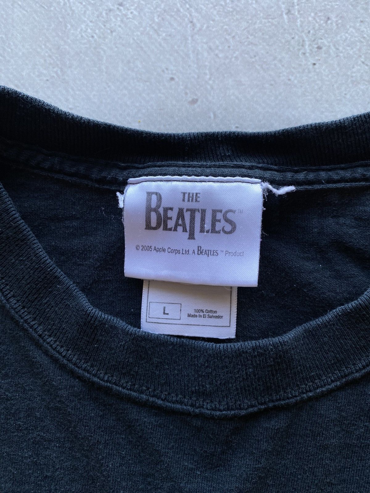 Band Tees Vintage Y2K 2005 The Beatles Apple tee sun faded big logo Size US L / EU 52-54 / 3 - 5 Thumbnail