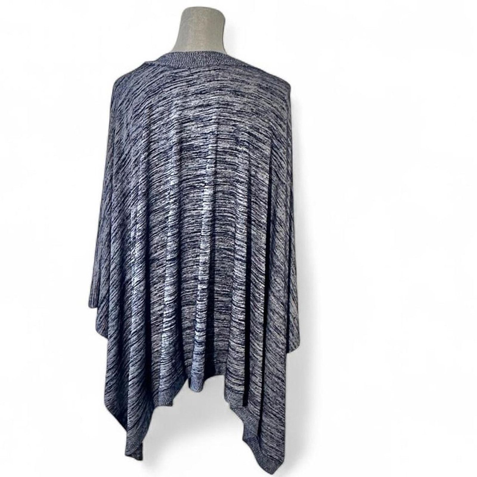 Banana Republic grey long shawl wrap banana republic Size ONE SIZE - 4 Thumbnail
