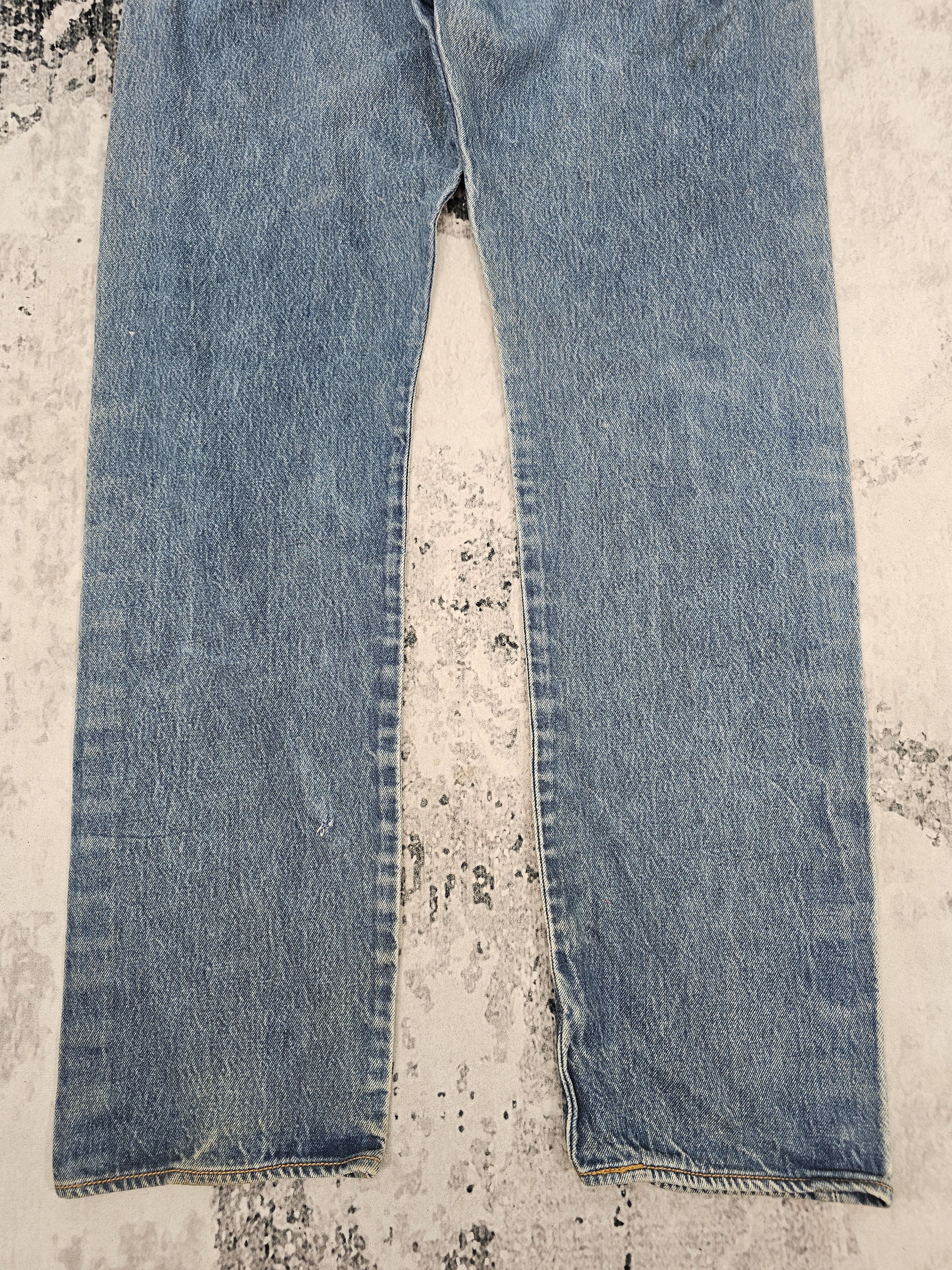 Levi's Vintage LEVIS 501 Medium Wash Blue Jeans L0456 Size 37X34 Size US 37 - 10 Thumbnail