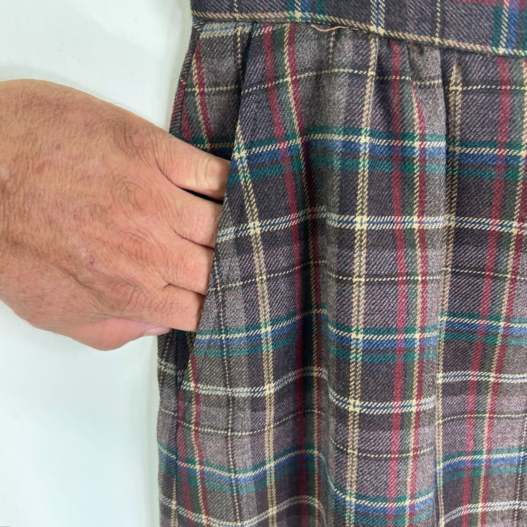 Vintage VINTAGE Lady Halrin Wool Plaid Skirt Womens 8 Brown Knee Length Pleated Pockets Zip Preppy Size 30" / US 8 / IT 44 - 4 Thumbnail