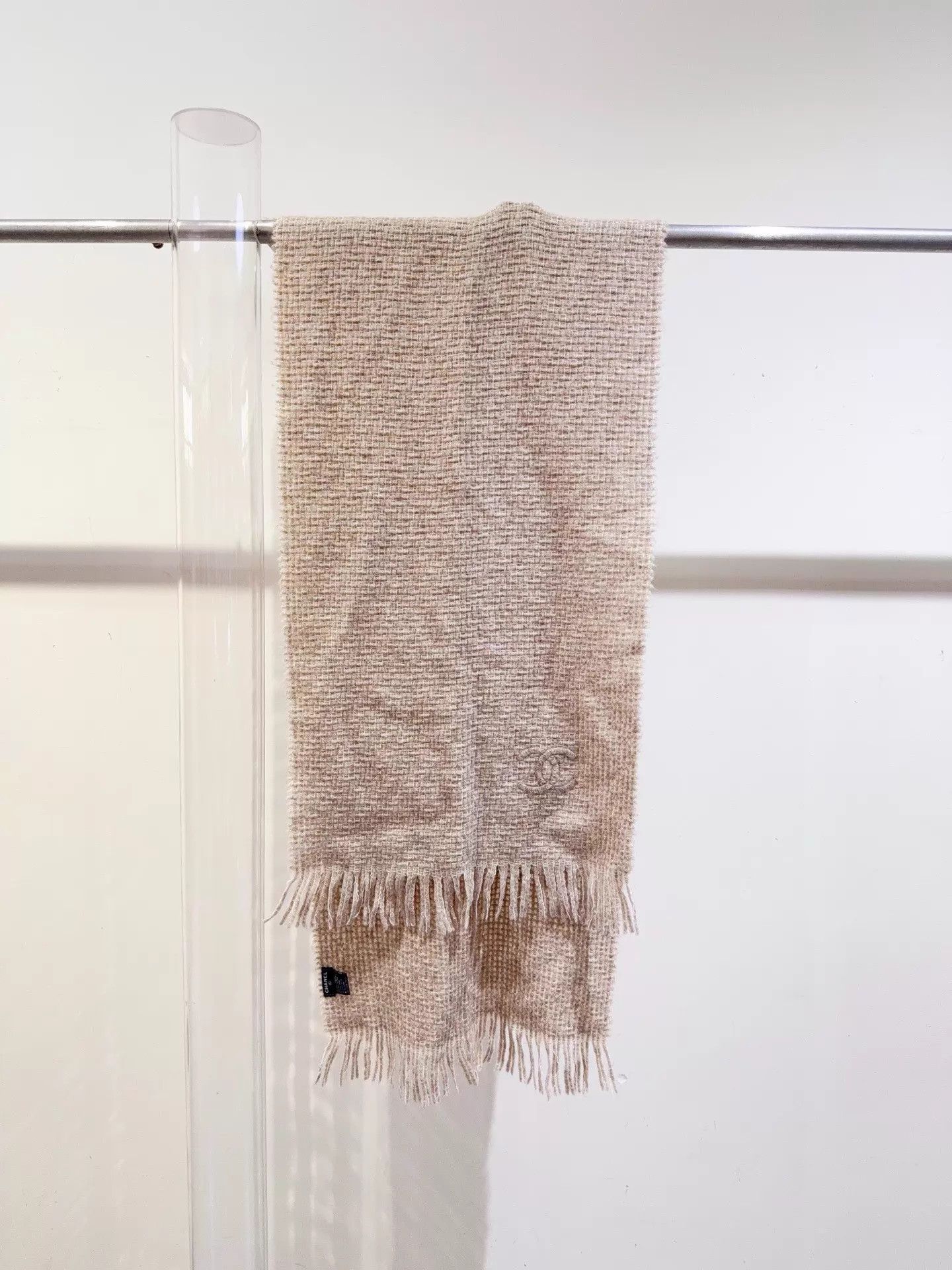 Chanel Chanel Gold-Threaded Luxury Scarf Like New Size ONE SIZE - 1 Thumbnail