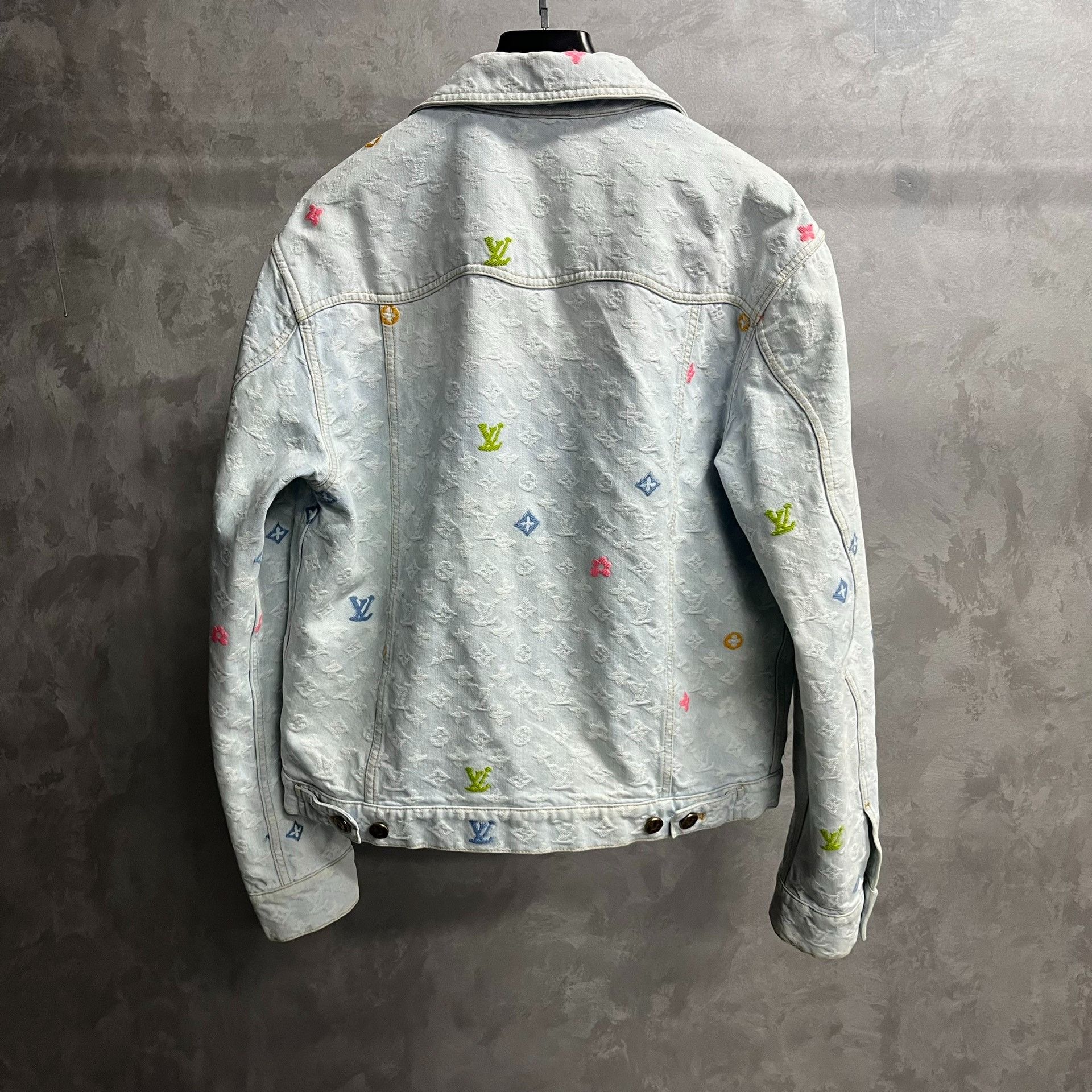 Louis Vuitton Louis Vuitton 24 latest light blue Tyler logo monogram embr Size US M / EU 48-50 / 2 - 5 Thumbnail