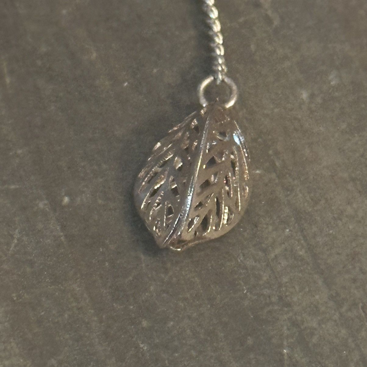 Other Gold tone filigree leaf Y necklace Size ONE SIZE - 4 Thumbnail