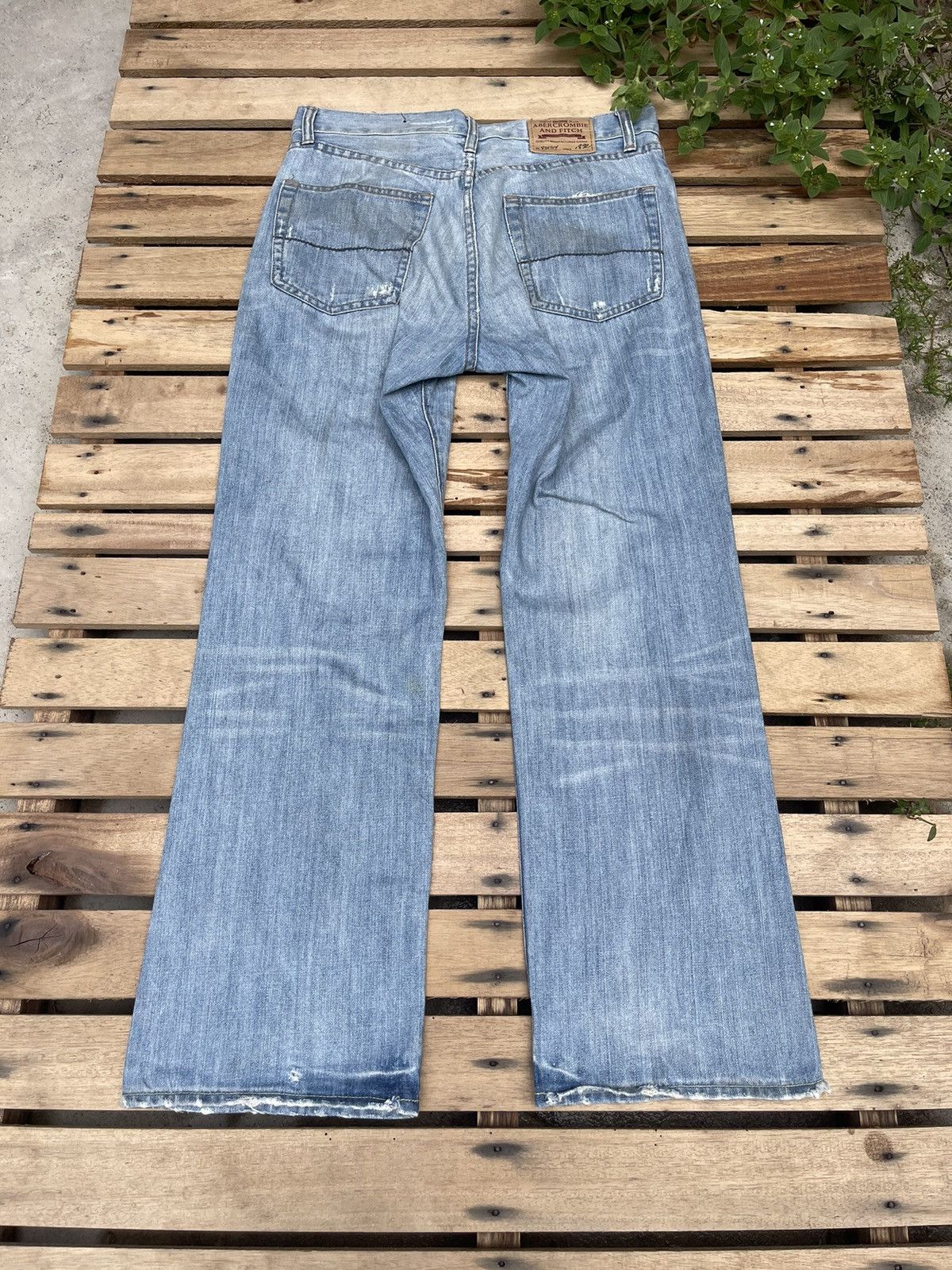 Abercrombie & Fitch × Japanese Brand × Vintage Y2K Abercrombie & Fitch Distressed Denim Jeans Light Wash Size US 32 / EU 48 - 2 Thumbnail