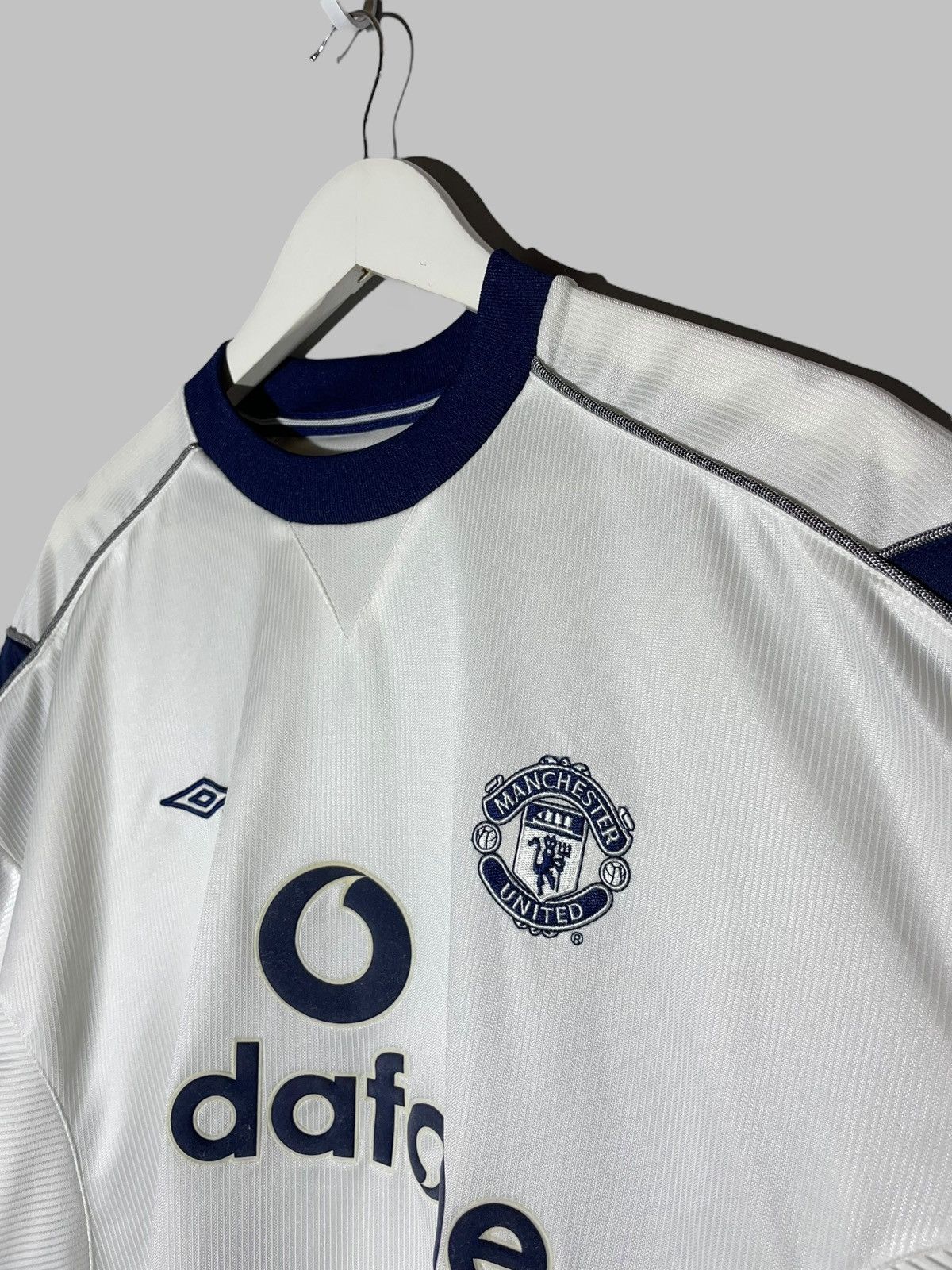 Umbro × Vintage Manchester United Umbro 2000/01 Away Vintage Football Shirt Size US L / EU 52-54 / 3 - 8 Thumbnail