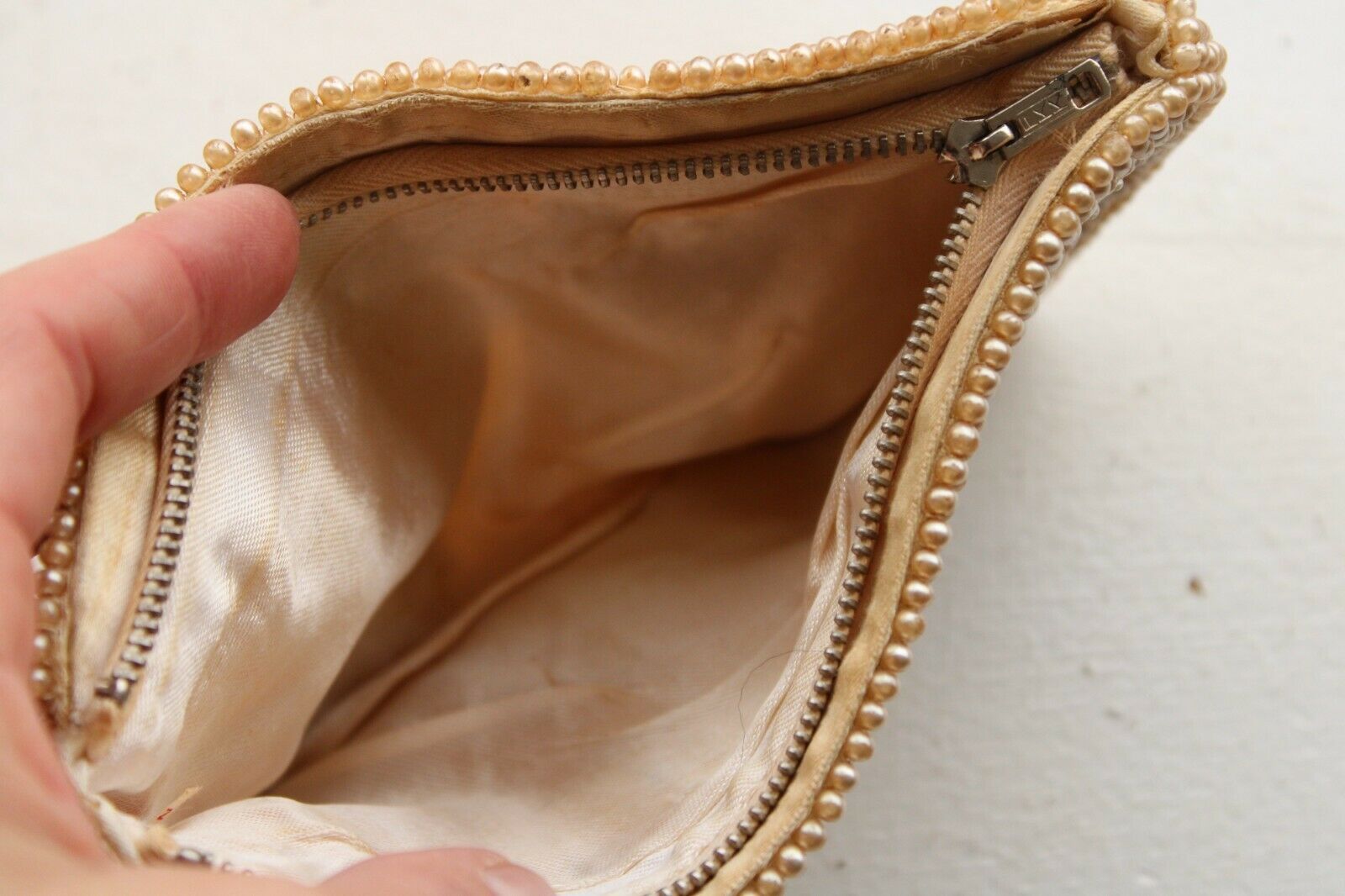 Vintage Vintage 1940s Beaded Clutch Purse Covered In Faux Pearls Size ONE SIZE - 5 Thumbnail
