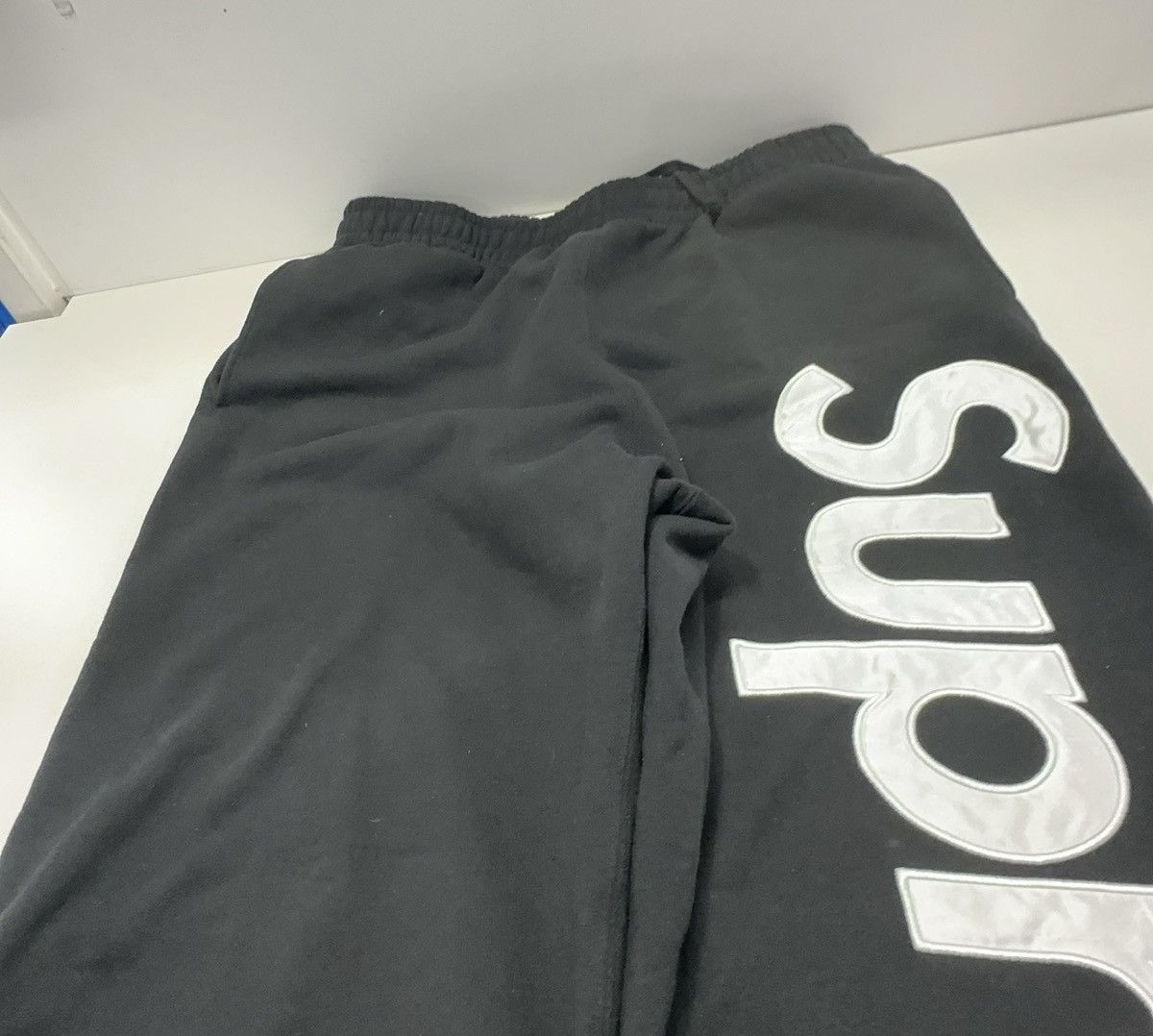 Supreme Supreme FW25 Satin Appliqué sweatpants Size US 34 / EU 50 - 5 Thumbnail