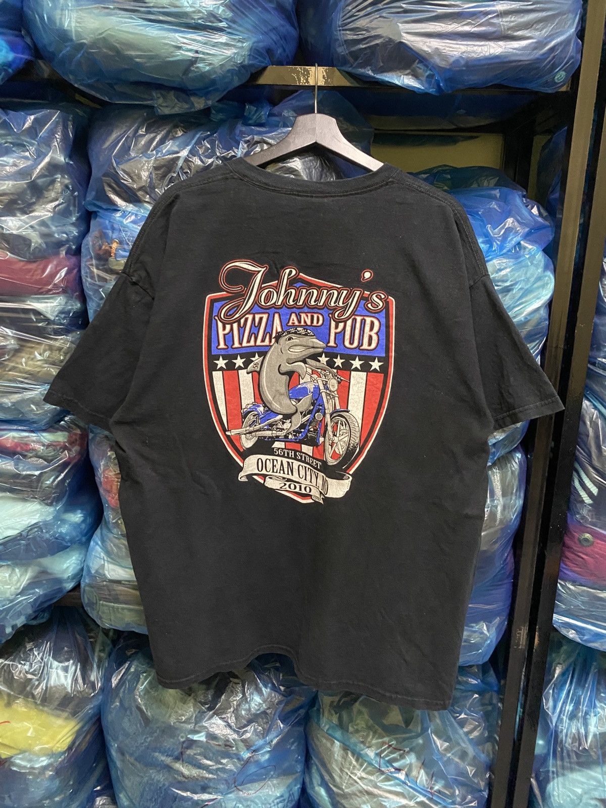 Other VINTAGE JOHNNY PIZZA AND PUB TSHIRT Size US XL / EU 56 / 4 - 1 Thumbnail