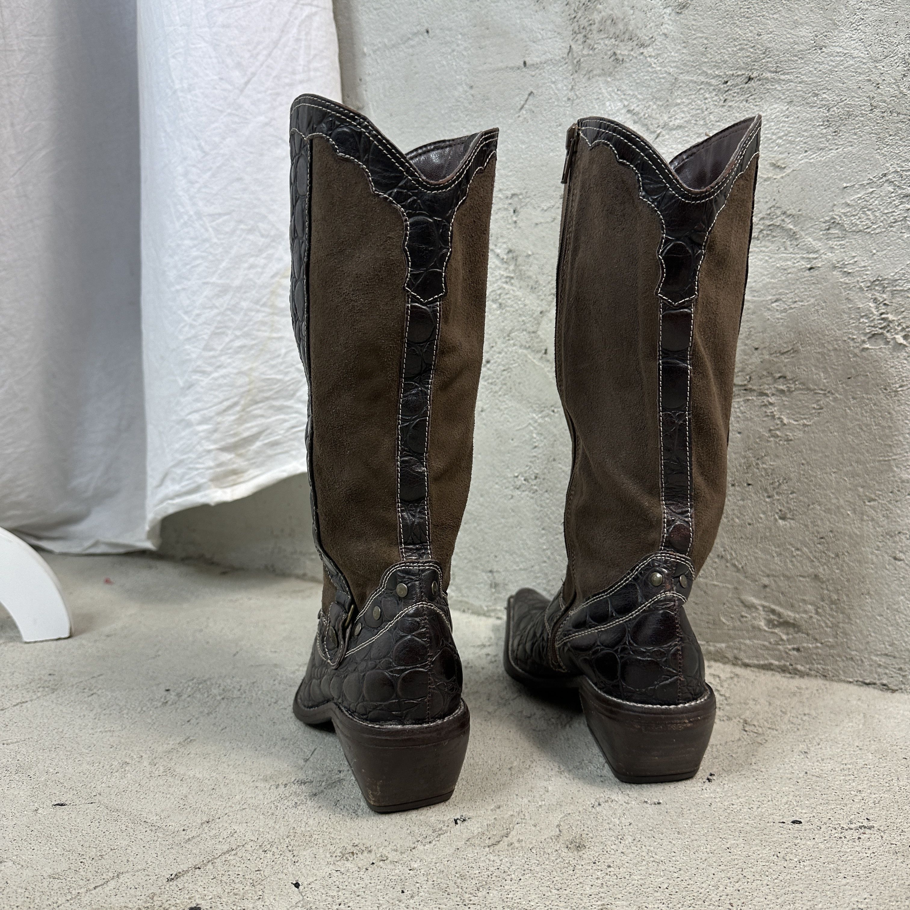 Vintage Vintage Avant Garde Archive Y2K Leather Cowboy Boots Size US 5 / IT 35 - 4 Thumbnail
