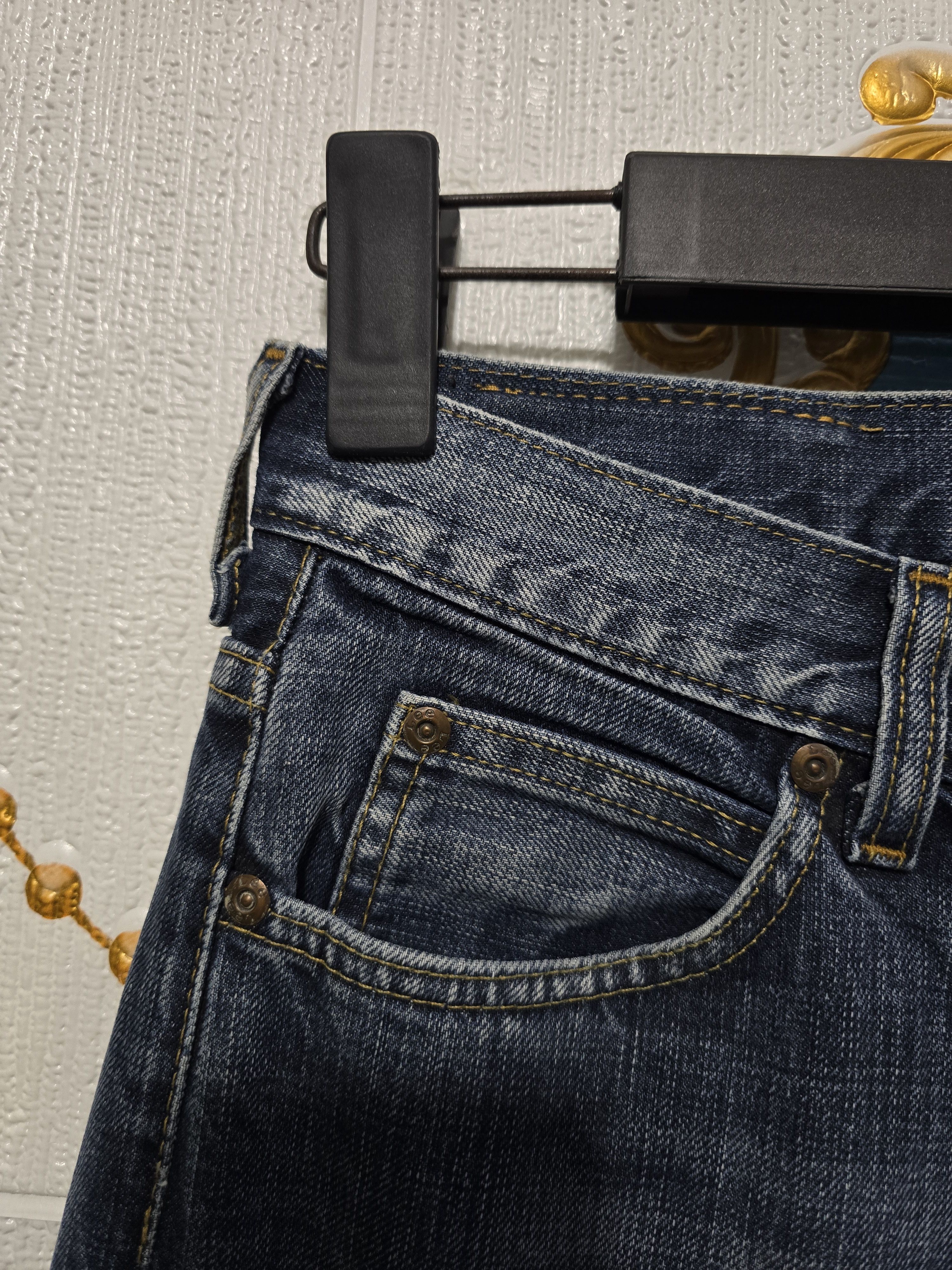 Lee LEE VINTAGE straight-leg in a medium-blue wash. Bootcut Size 30" / US 8 / IT 44 - 6 Thumbnail