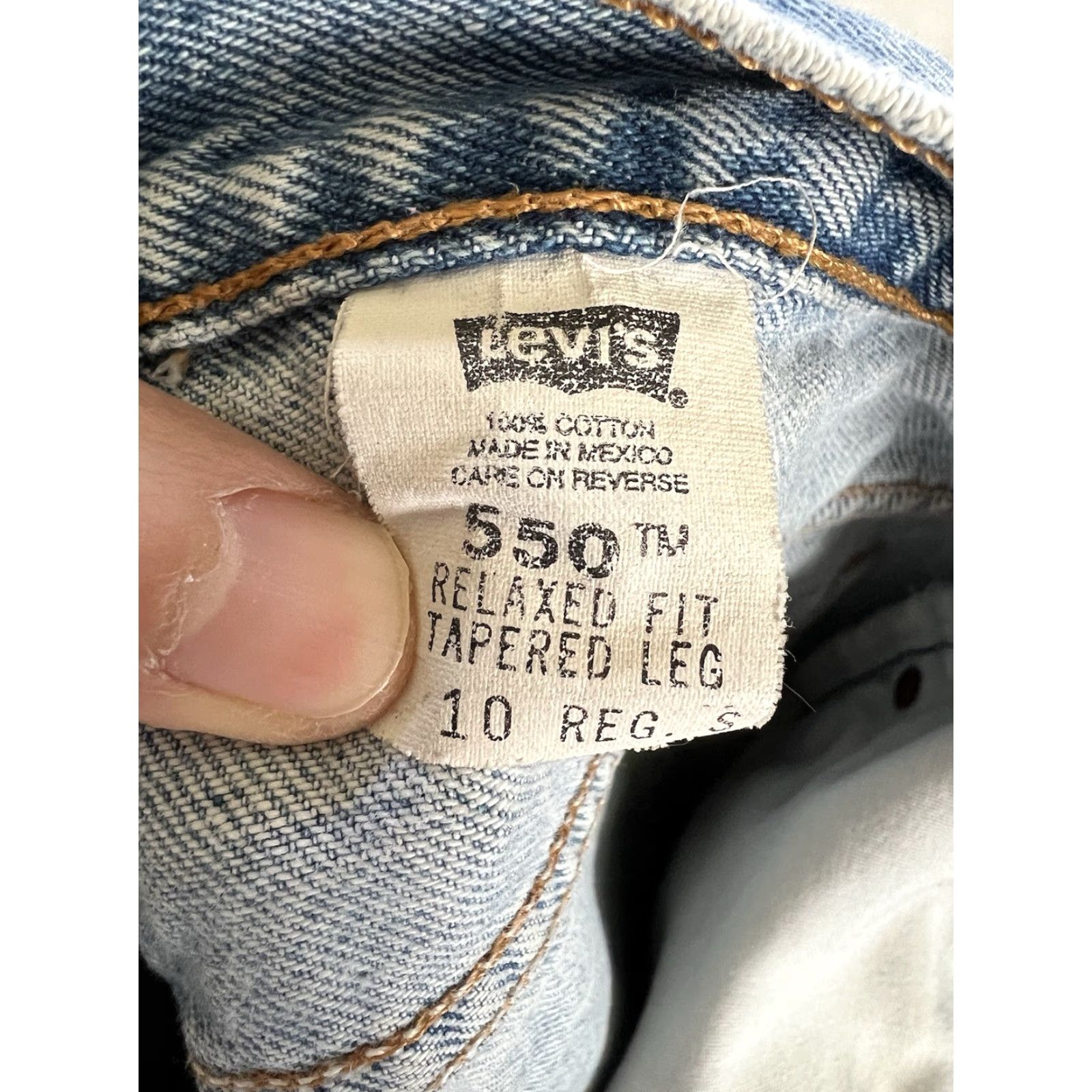 Levi's VINTAGE Levi’s 550 Jeans Woman Regular Size 10 28 in Inseam 5-Pocket Denim Blue 90s Patch Jeans Size 32" / US 10 / IT 46 - 6 Thumbnail