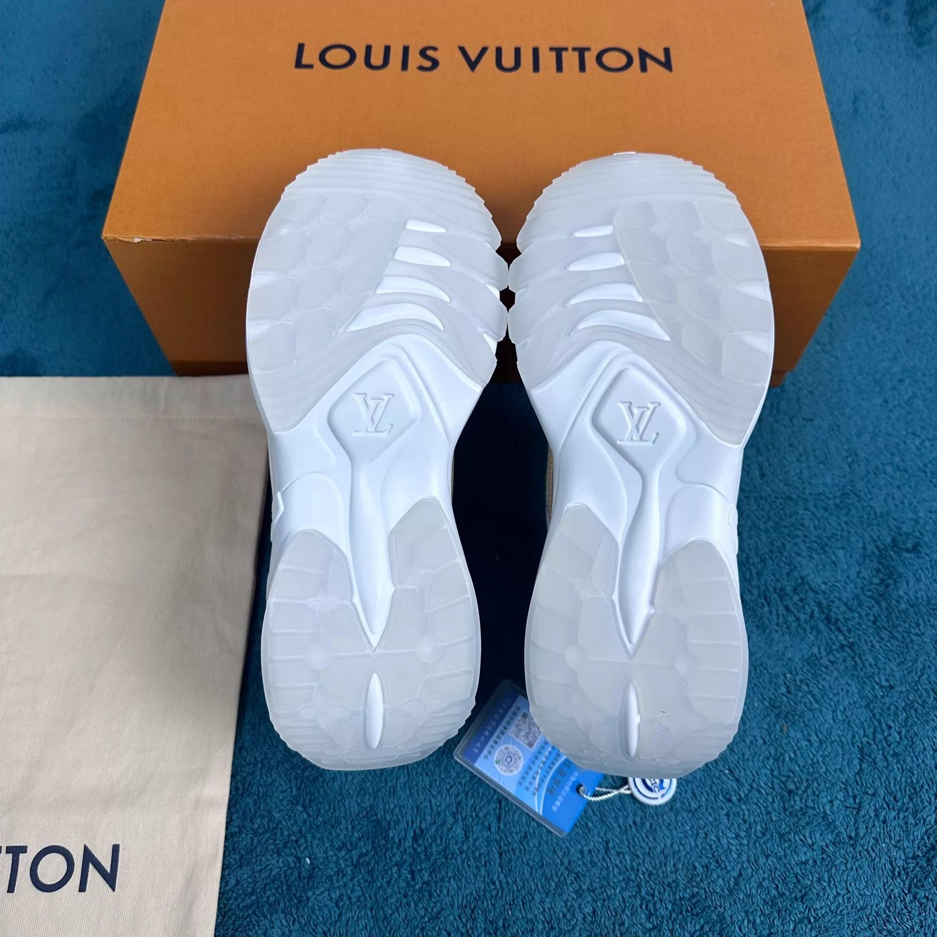 Louis Vuitton LV Run55 Tweed Low-Top Sneakers Beige Size 35 Size US 4.5 / IT 34.5 - 5 Thumbnail