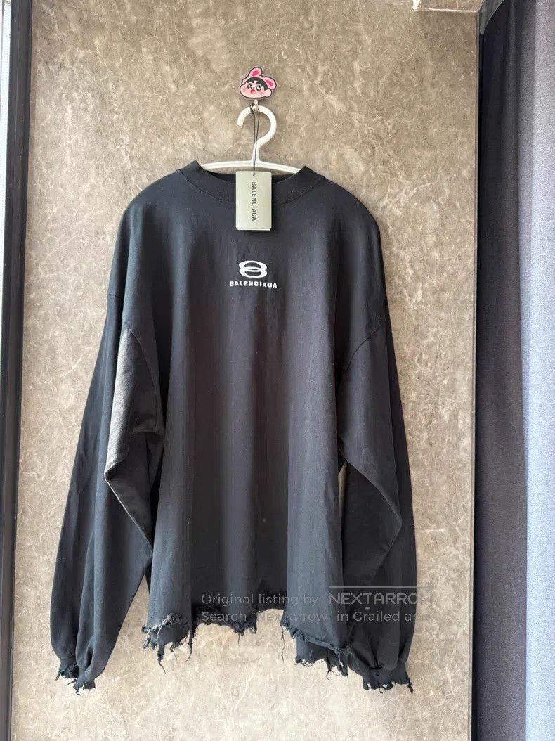 Balenciaga Balenciaga Black Double Ring Distressed Hem Sweatshirt Size US S / EU 44-46 / 1 - 1 Thumbnail