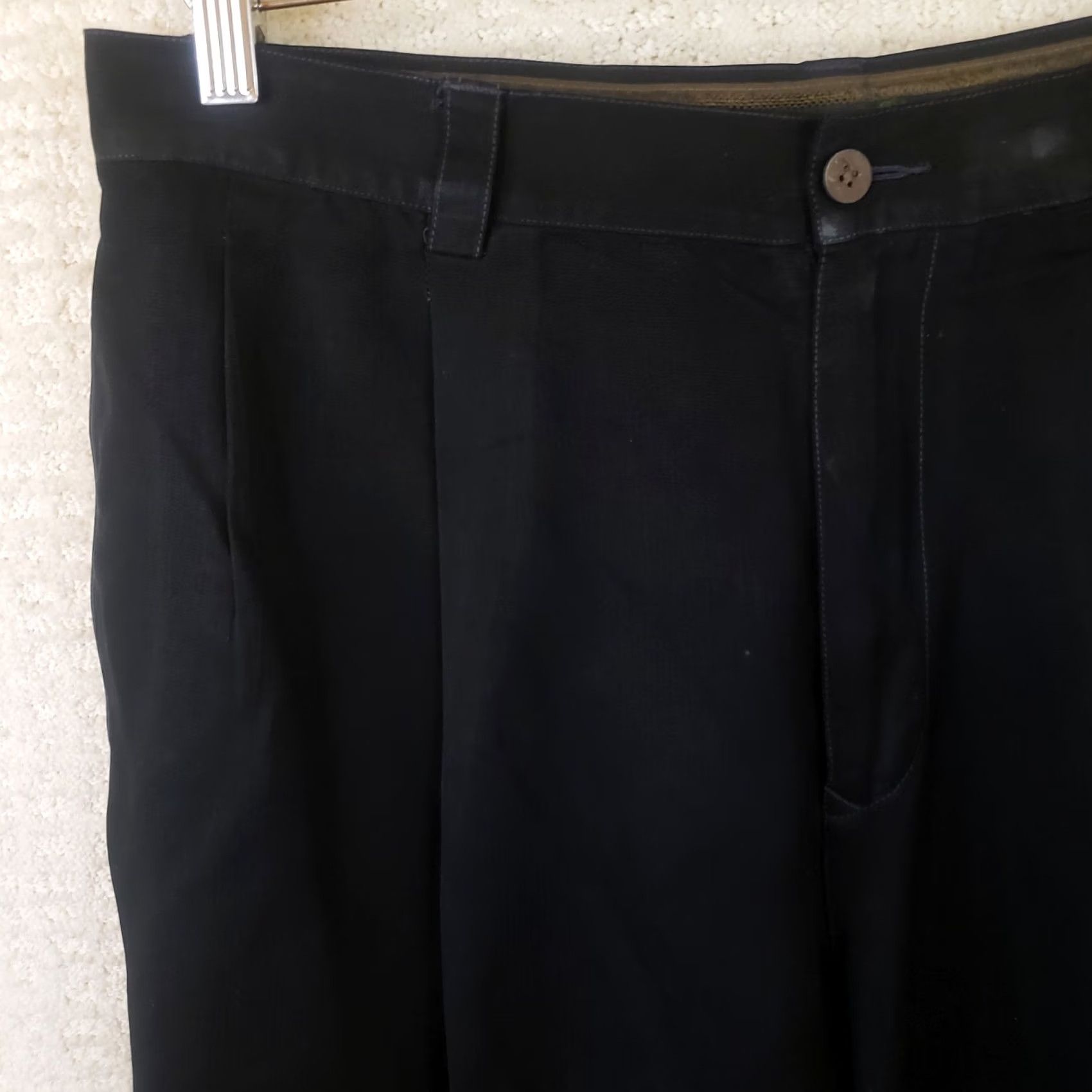 Tommy Bahama Tommy Bahama Shorts Mens 34x9 Black Silk Pleated Relaxed Tropical Luxury Chino Beach 90s? Size US 34 / EU 50 - 2 Thumbnail