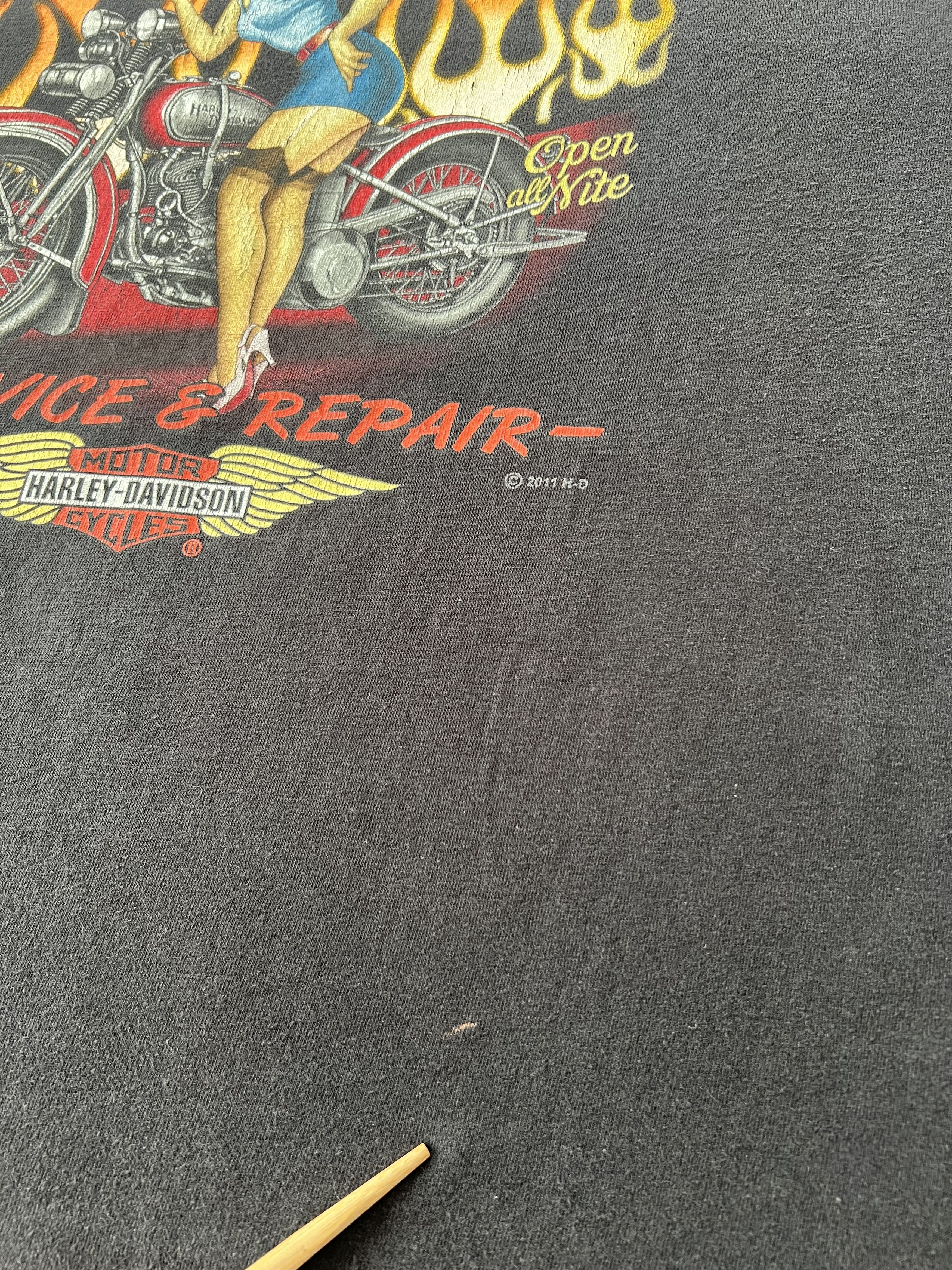 Harley Davidson Vintage 2011 Harley Davidson Sexy Girl Flame Fire T-shirt Size US XL / EU 56 / 4 - 7 Thumbnail