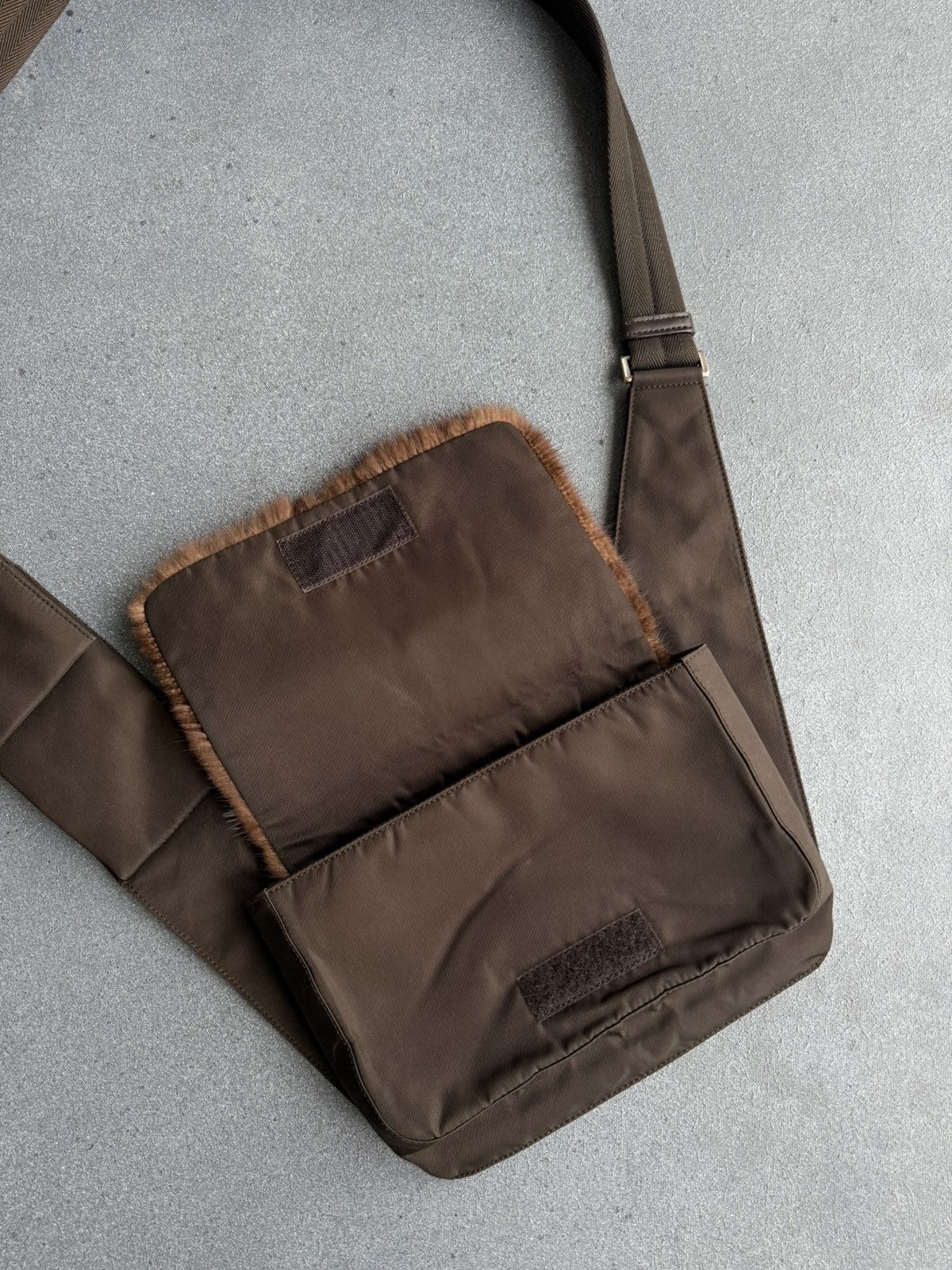Prada F/W 1999 Prada Mink Fur Brown Logo Cross Body Nylon Bag Size ONE SIZE - 5 Thumbnail